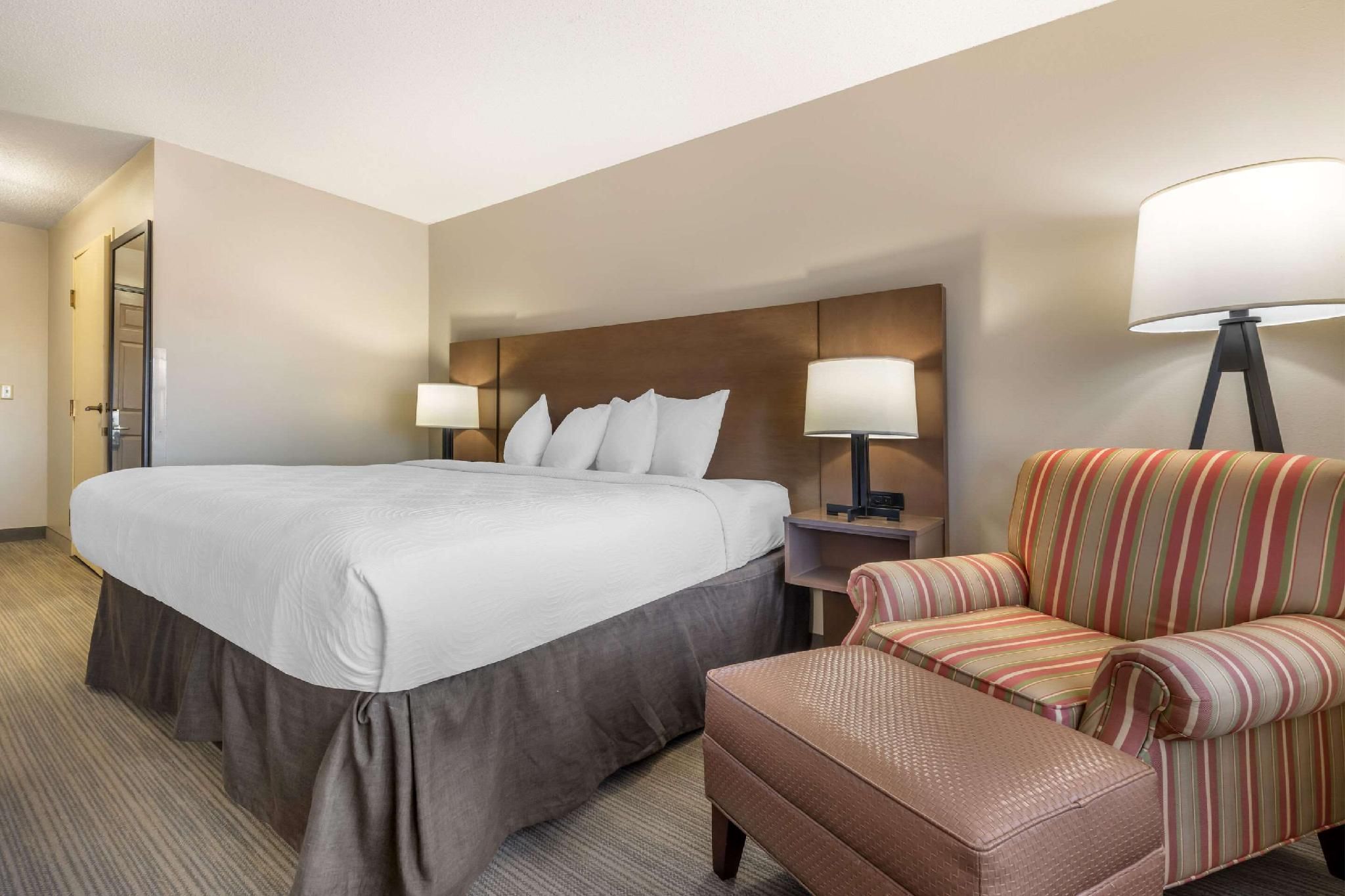 1 King Bed, Nonsmoking