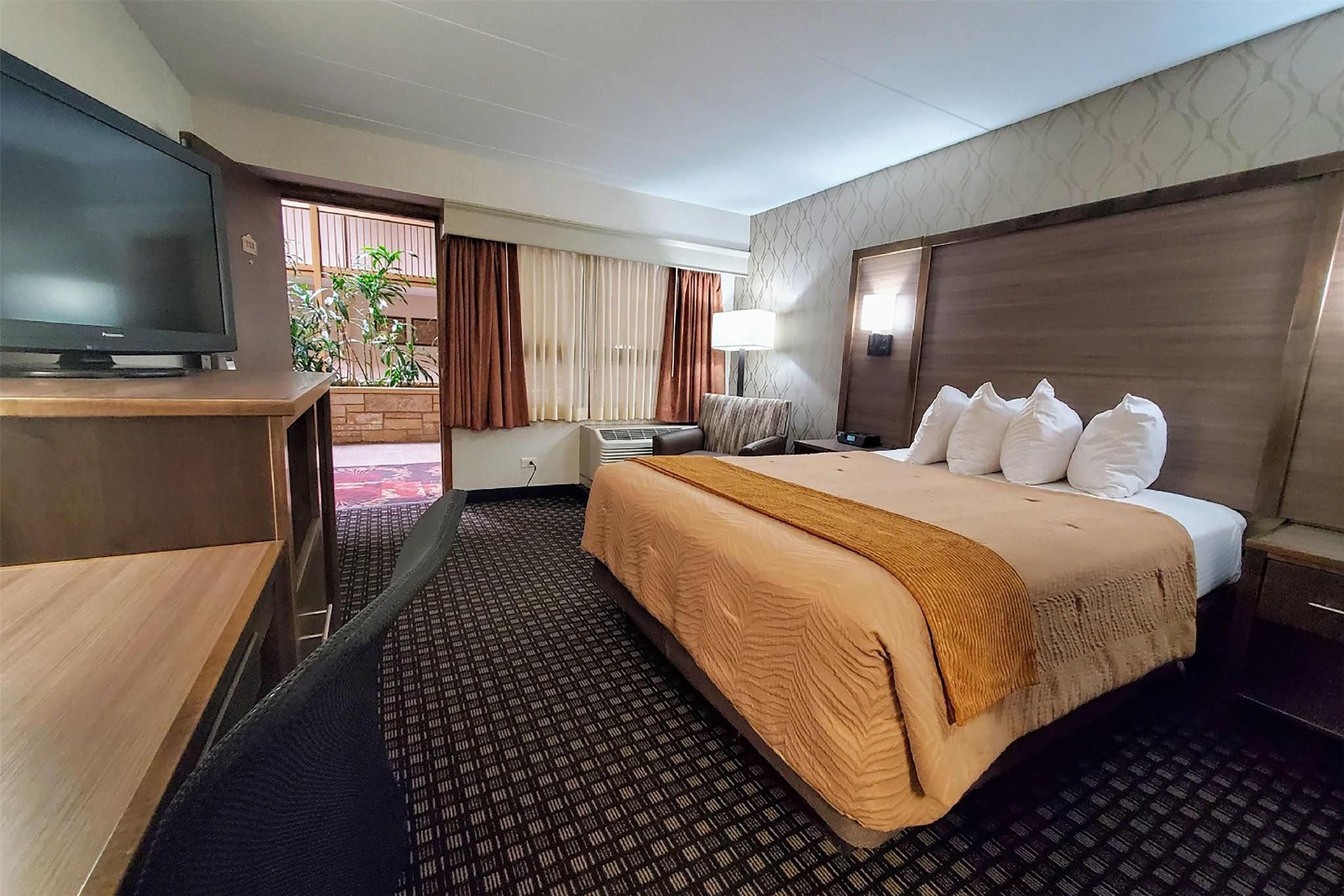 1 Queen Bed, Efficiency Room, Non-Smoking