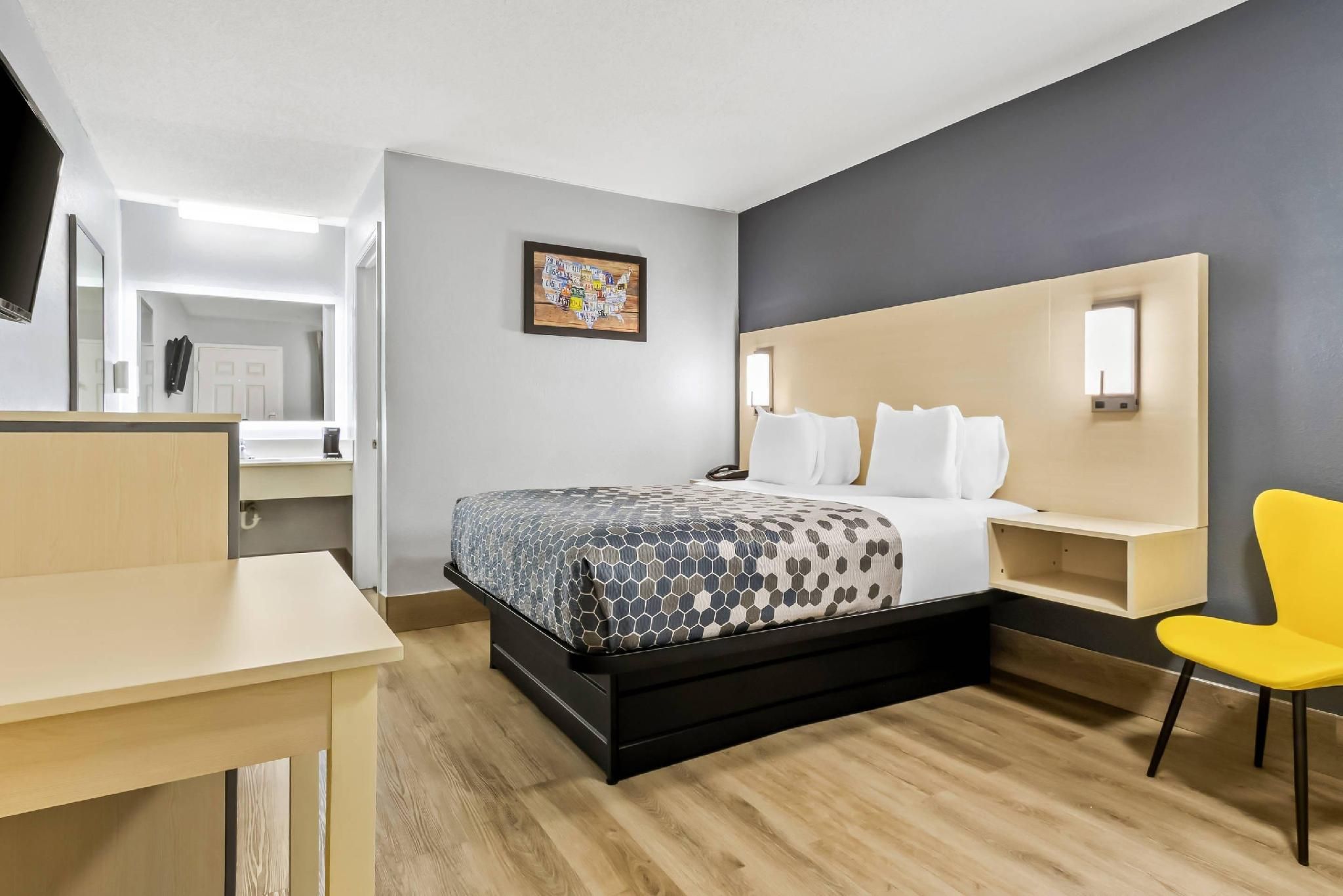 1 Queen Bed No Smoking