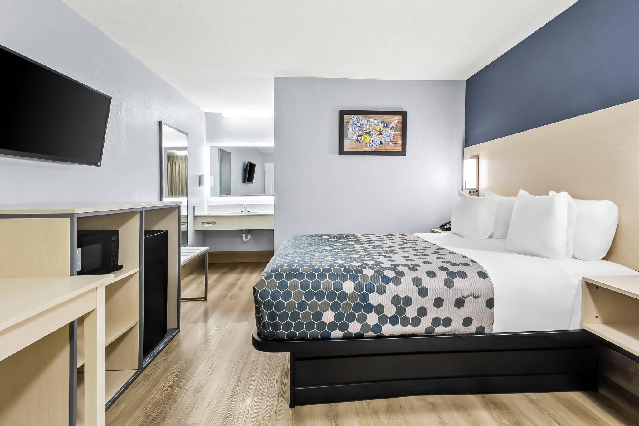 1 Queen Bed, Smoking