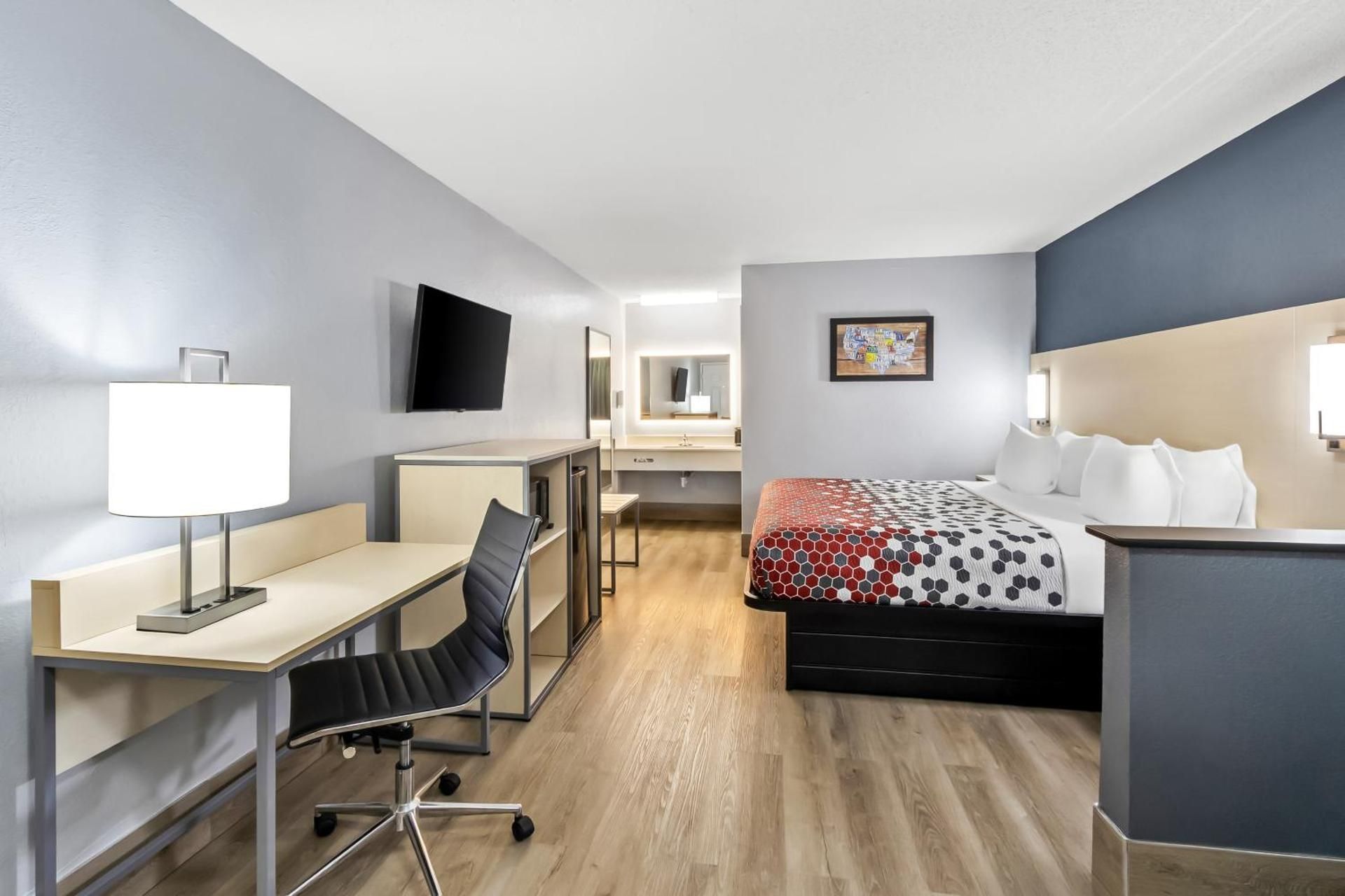 1 King Bed Suite No Smoking