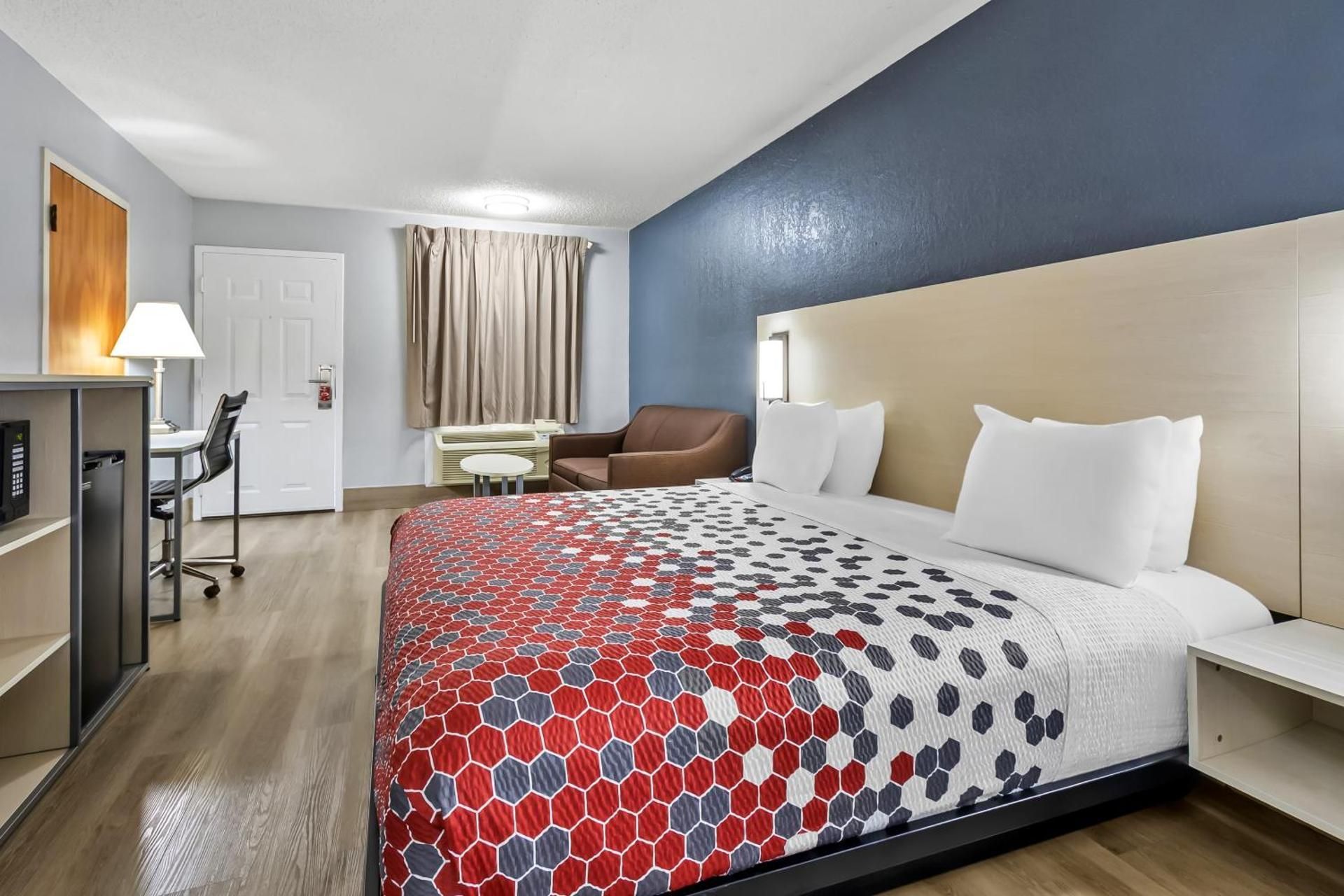 1 King Bed, Nonsmoking, Accessible