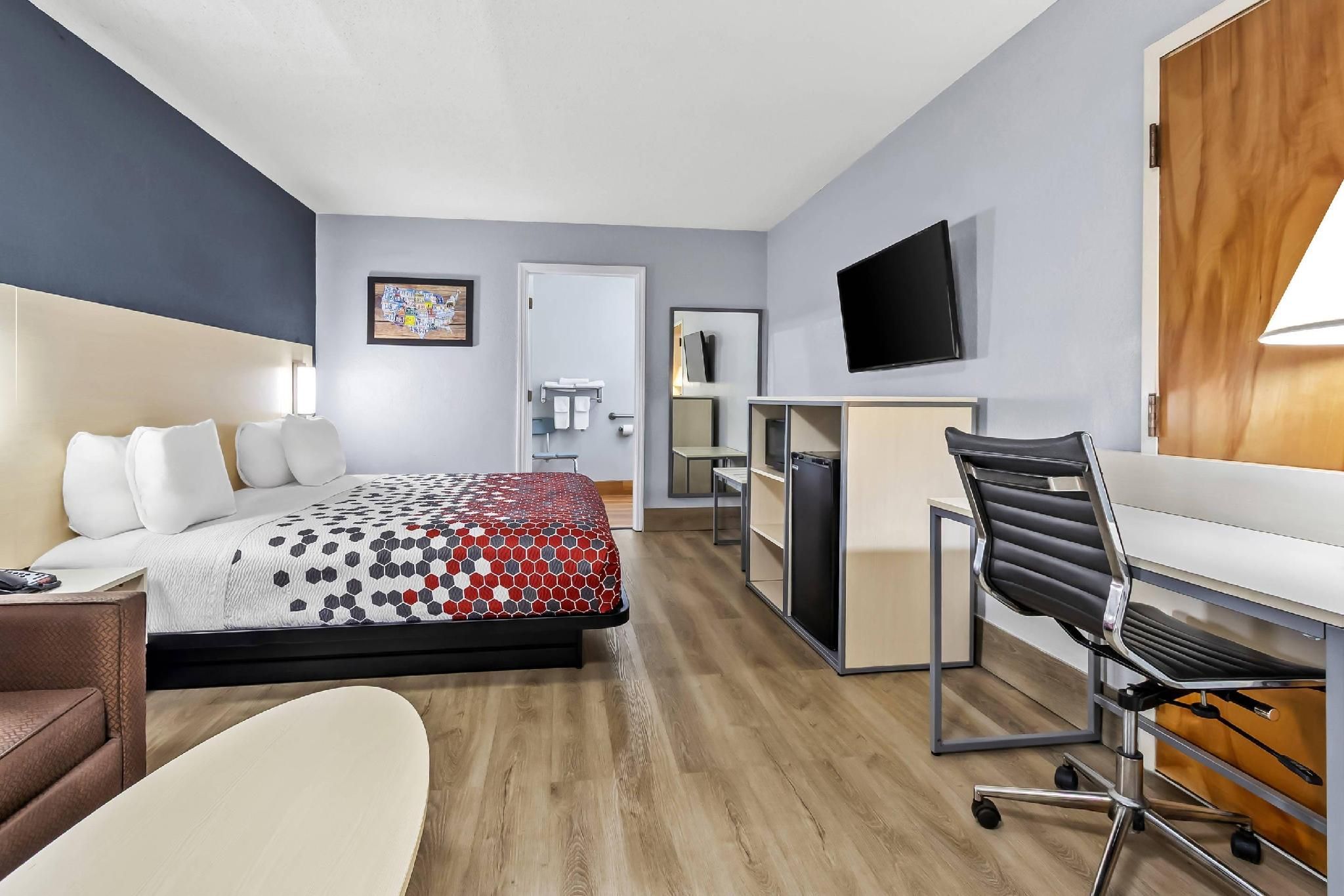 1 King Bed, Nonsmoking, Accessible