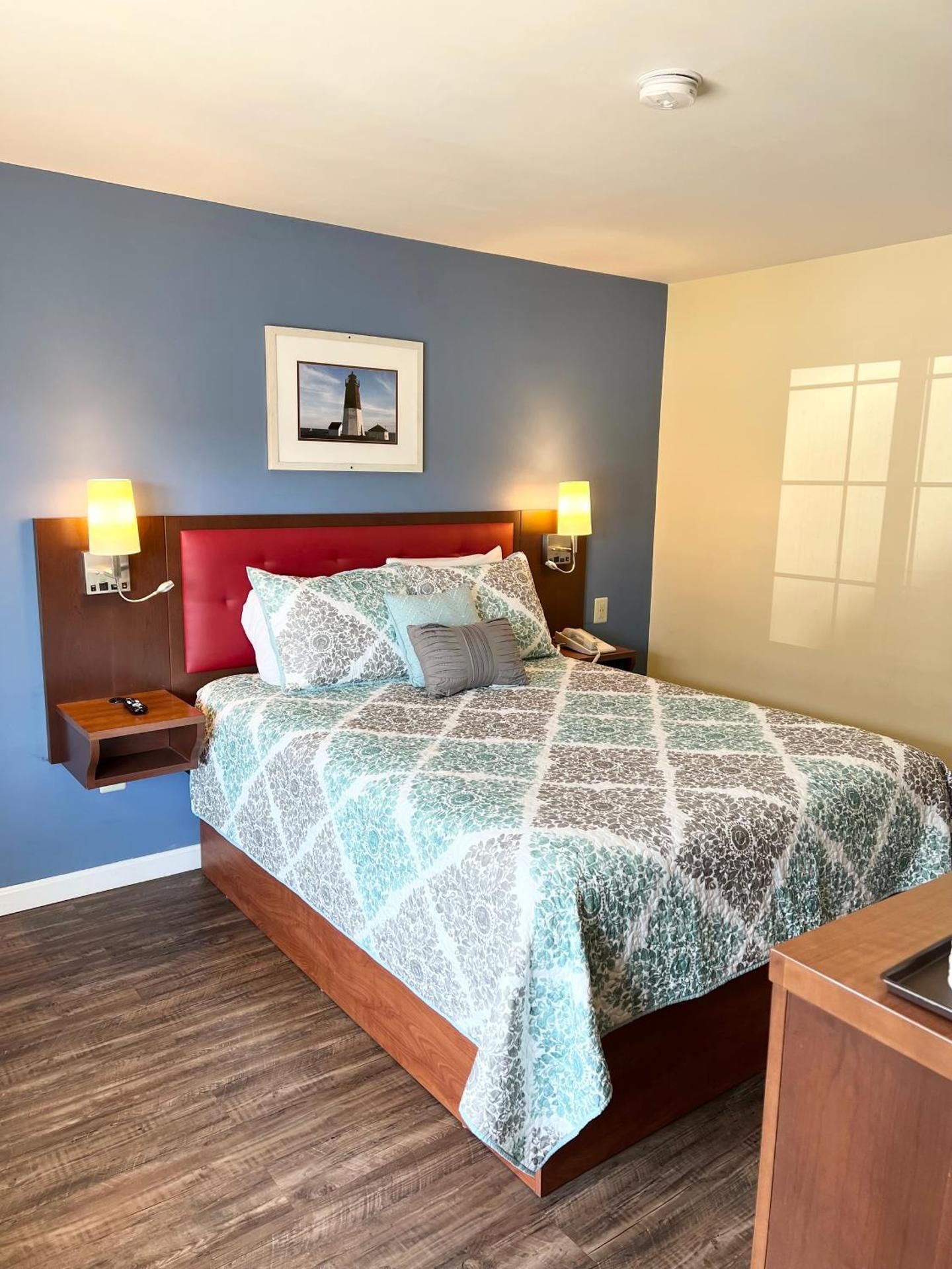 Semi Ocean View With 1 Queen Bed (SOV1QB)