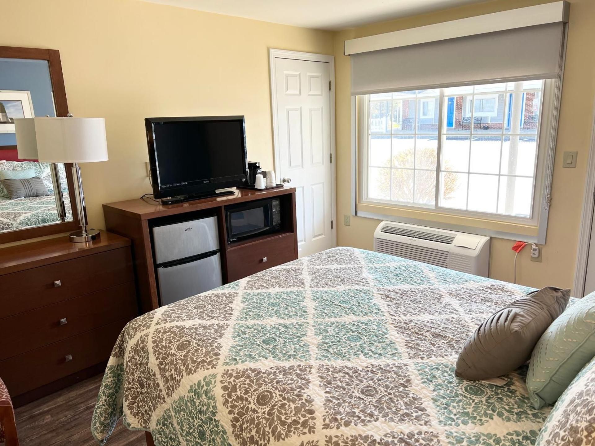 Semi Ocean View With 1 Queen Bed (SOV1QB)
