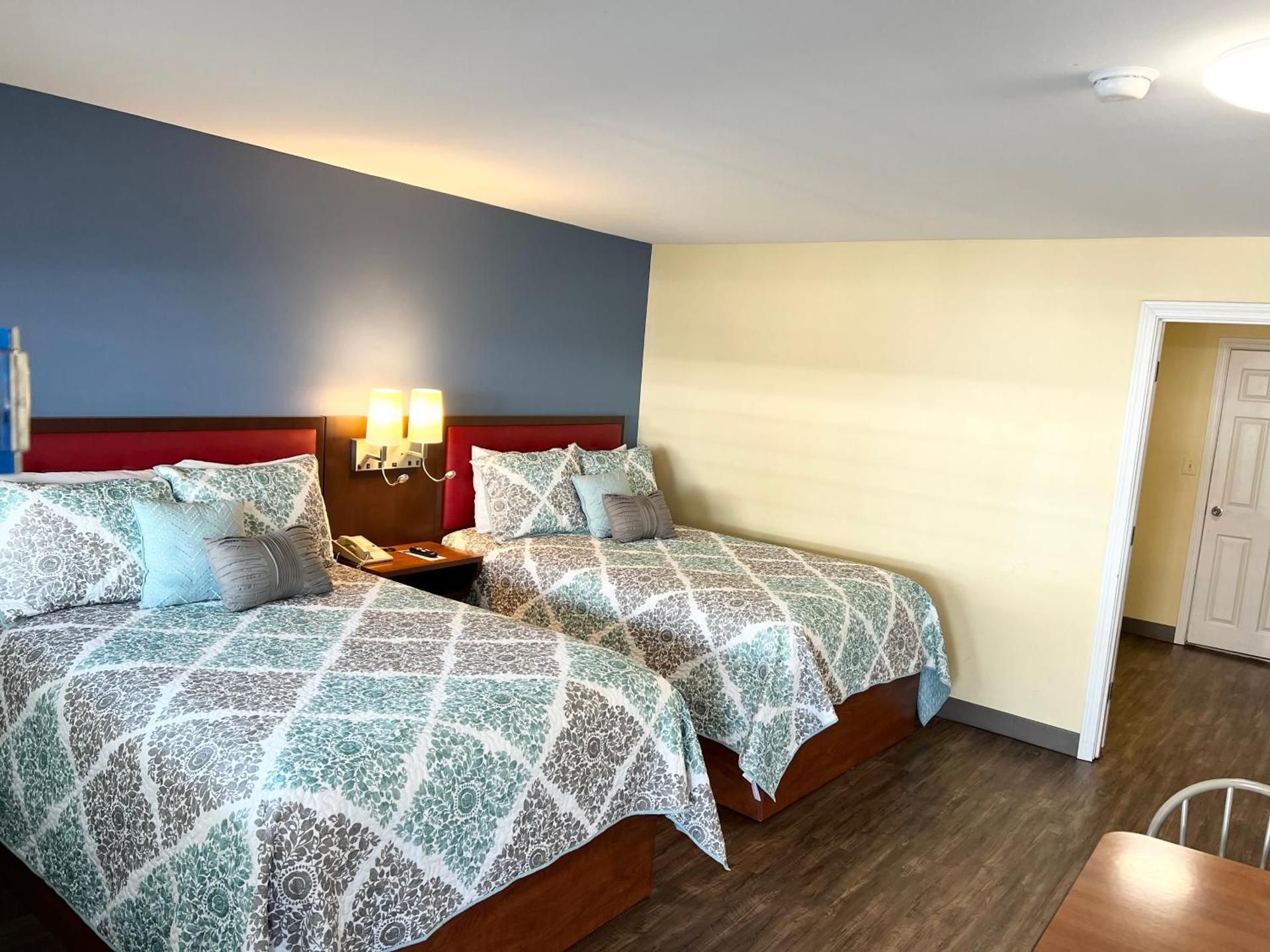 Standard Room 3 Full Bed with Two Room (STD3FB)