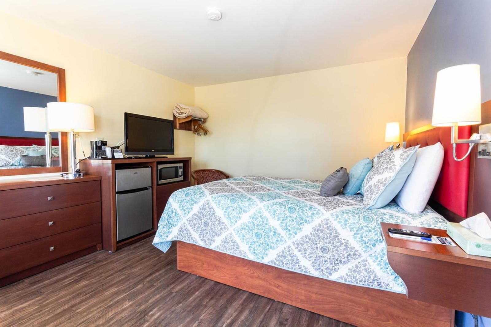 Standard Queen Room