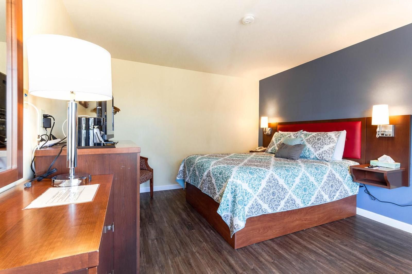 Full Ocean View Room 1 Queen Bed with Sofa Bed & Kitchenette (FOV1FBK)