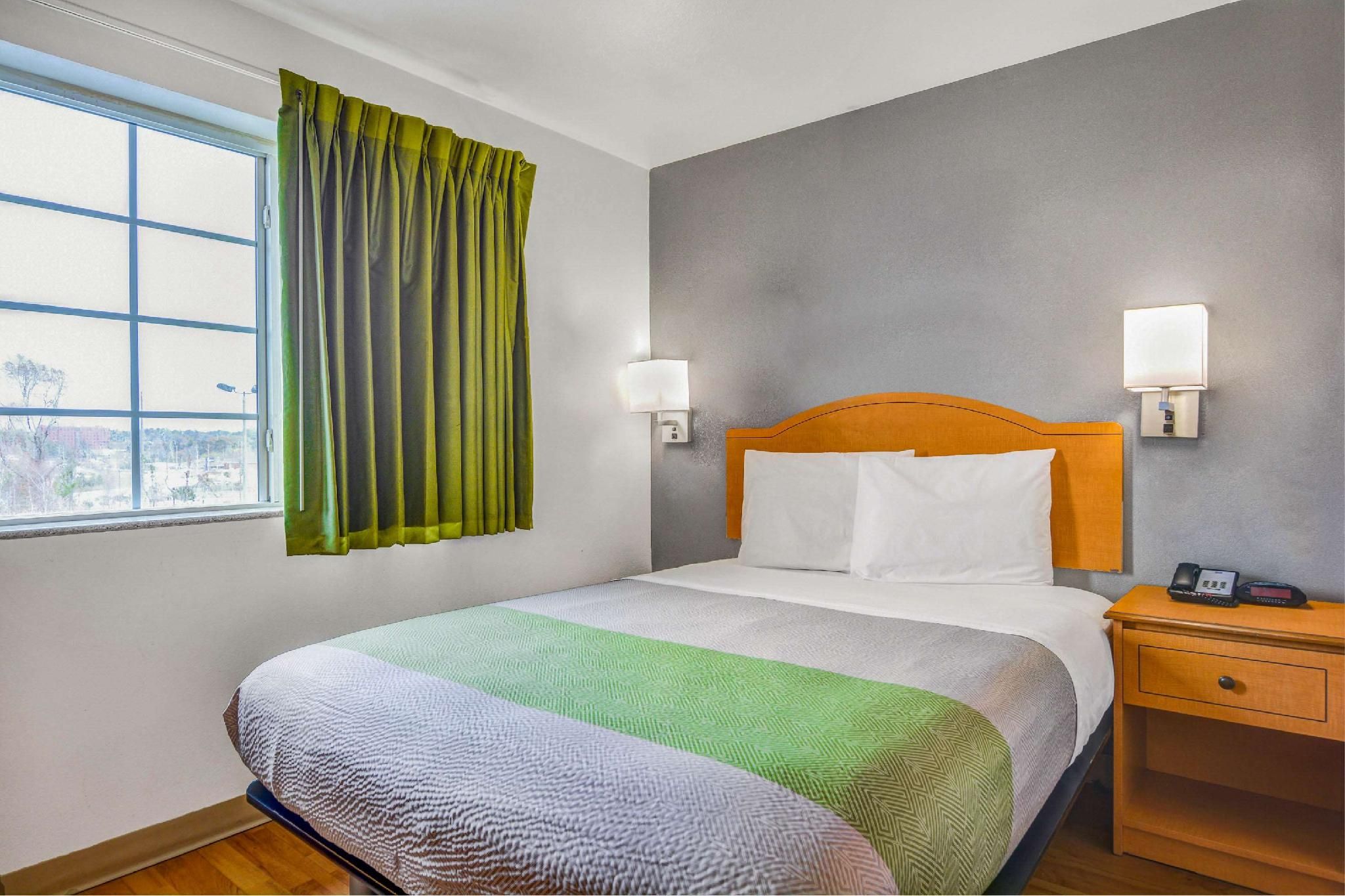 1 Queen Bed | Non-Smoking