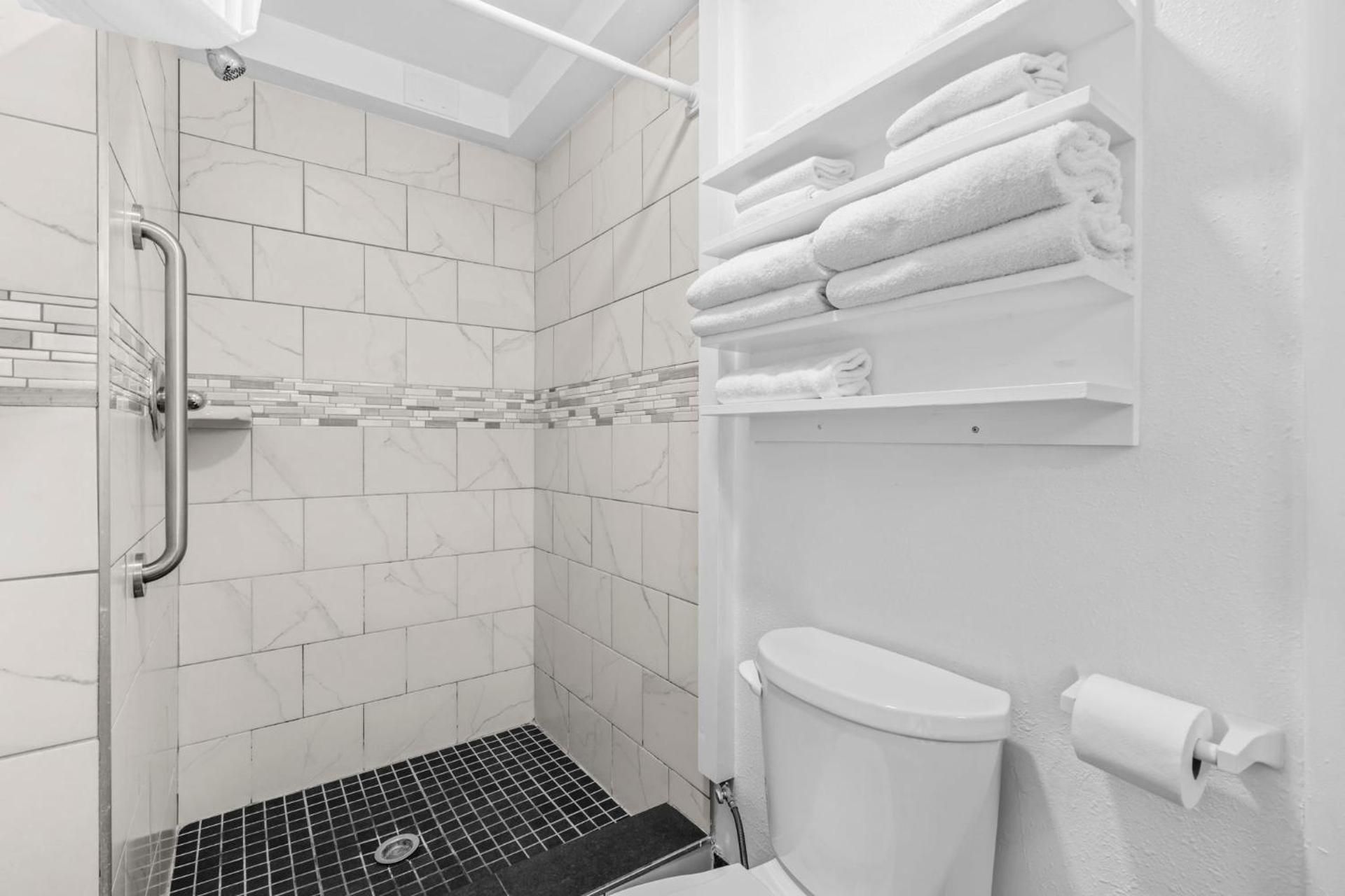 Starlite Resort Queen Room with Two Queen Beds 3