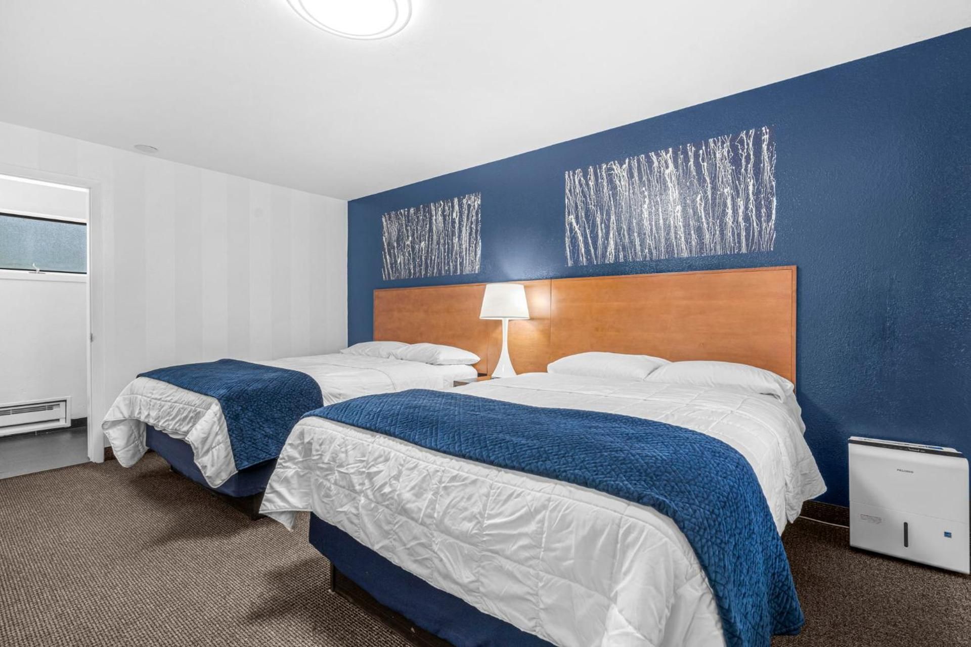 Starlite Resort Queen Room with Two Queen Beds 2