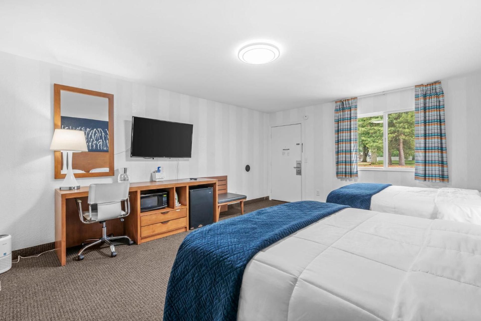 Starlite Resort Deluxe Queen Room with Two Queen Beds