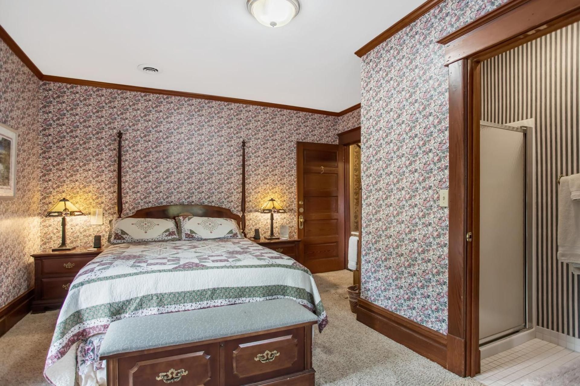 Standard Queen Room