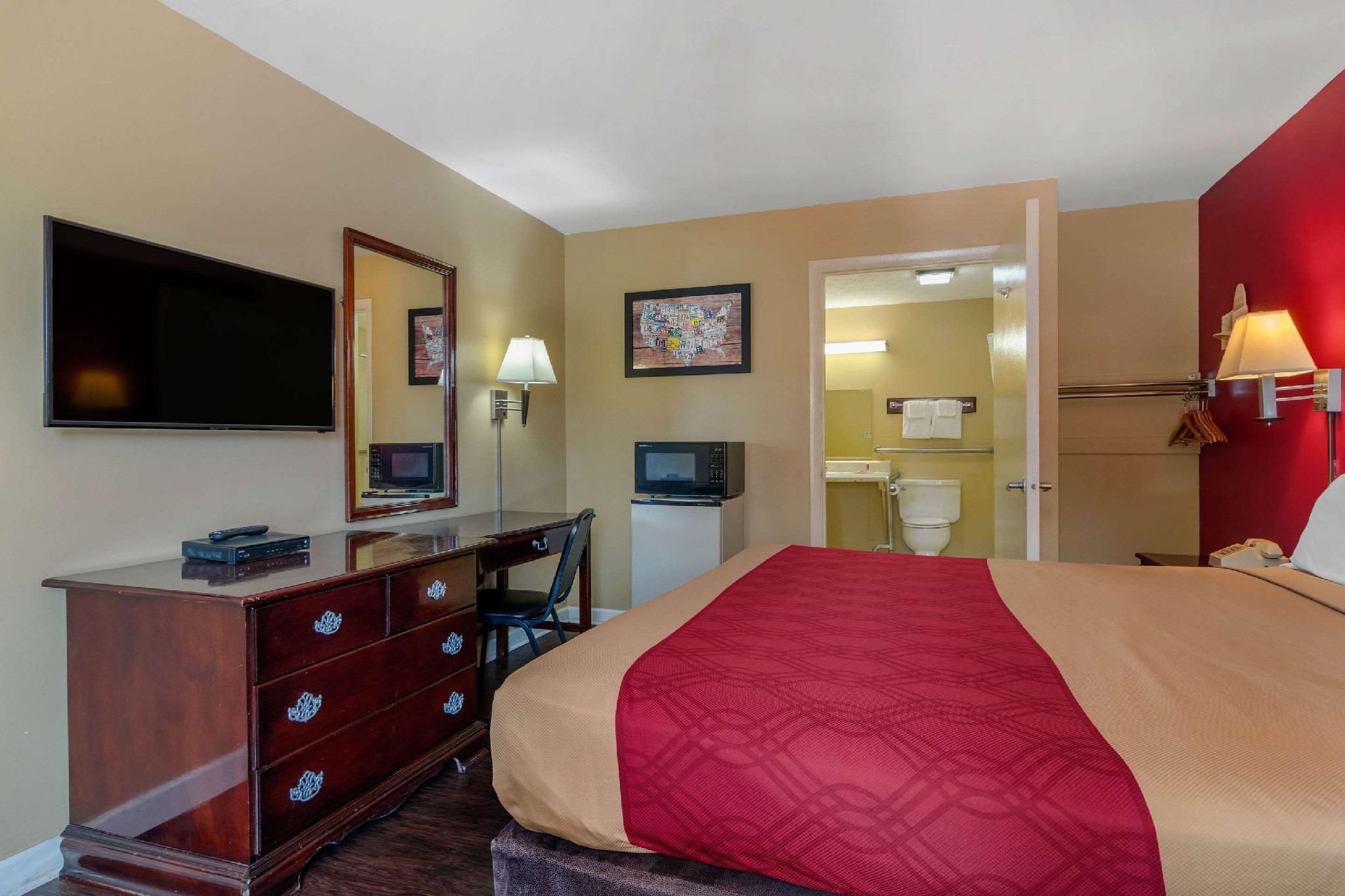 1 King Bed, Nonsmoking, Accessible