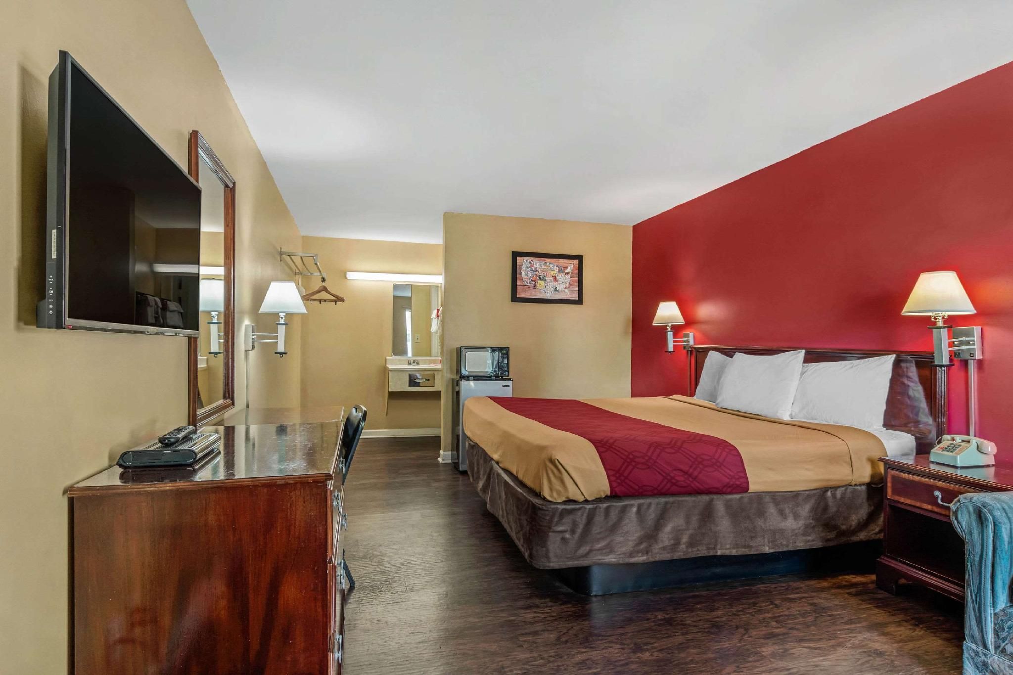 1 King Bed, Nonsmoking