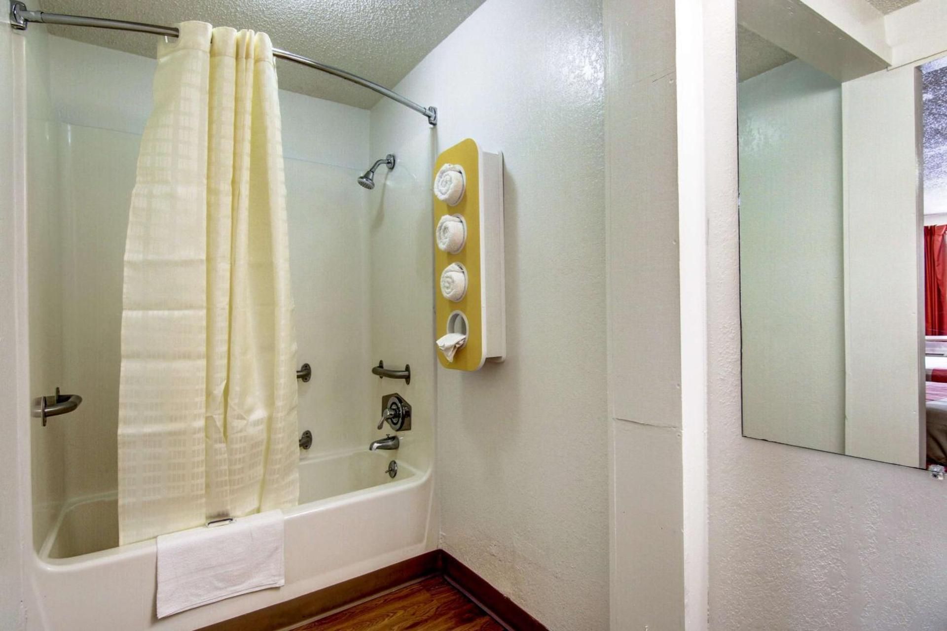 King Room - Disability Access - Smoking