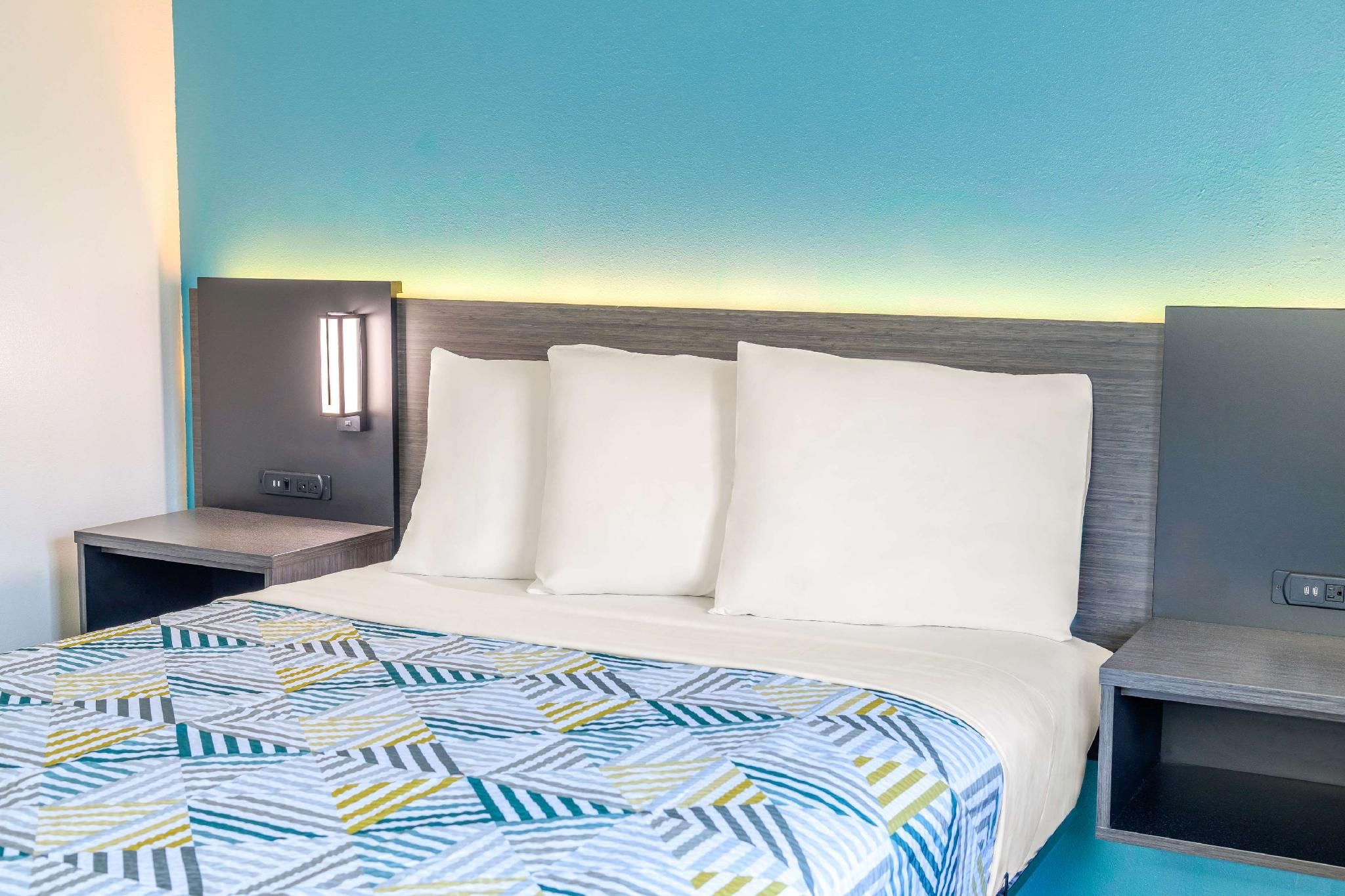 1 QUEEN BED | NON-SMOKING