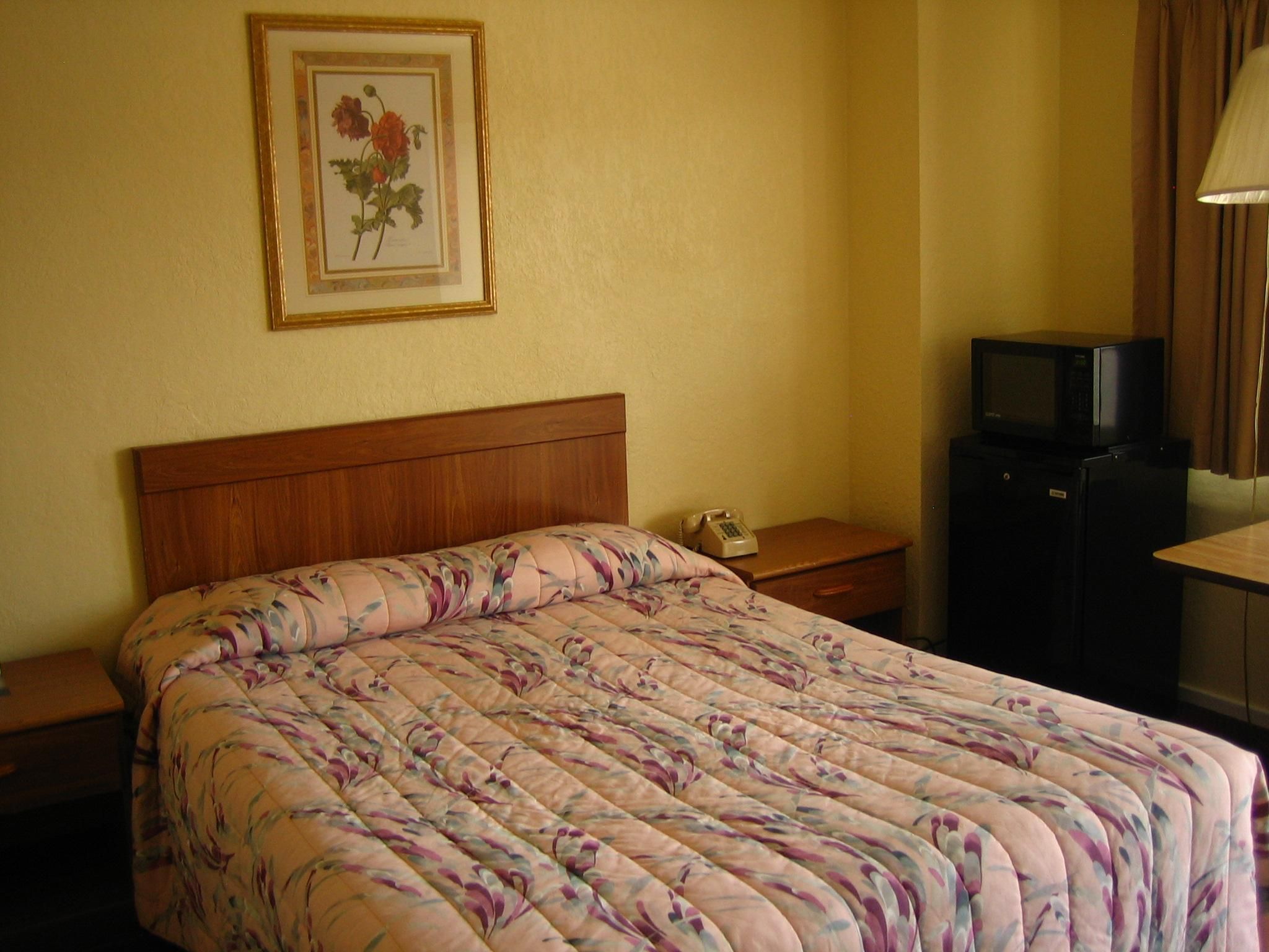 American Inn Sedalia 1 Queen Bed Nonsmoking 2