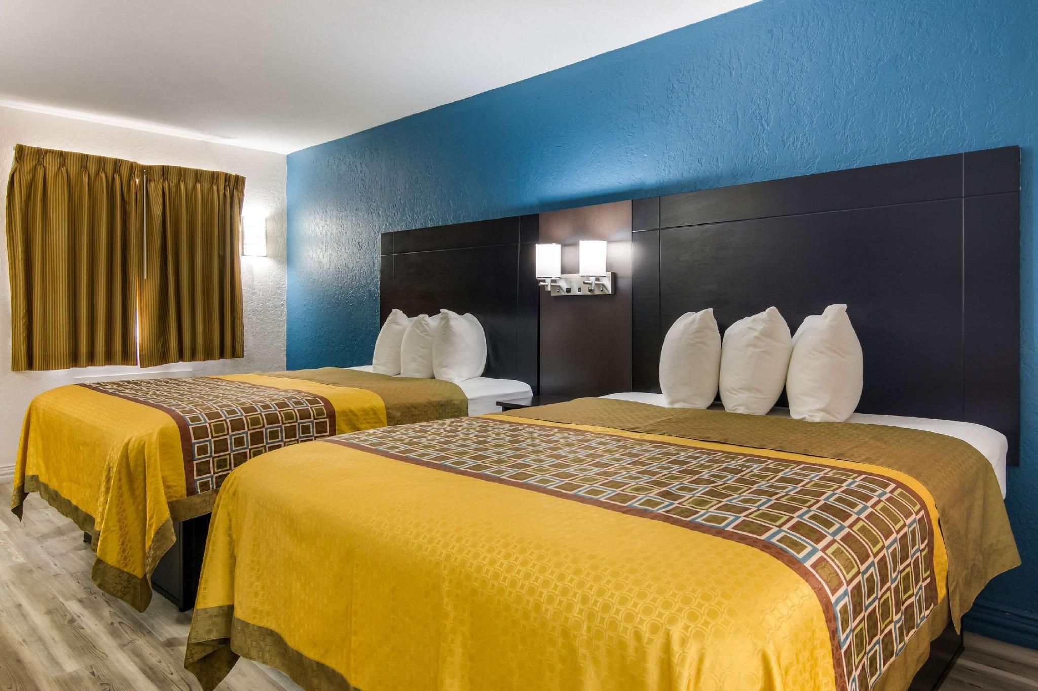 Rodeway Inn Broken Bow-Hochatown 2 Queen Beds, Non-Smoking