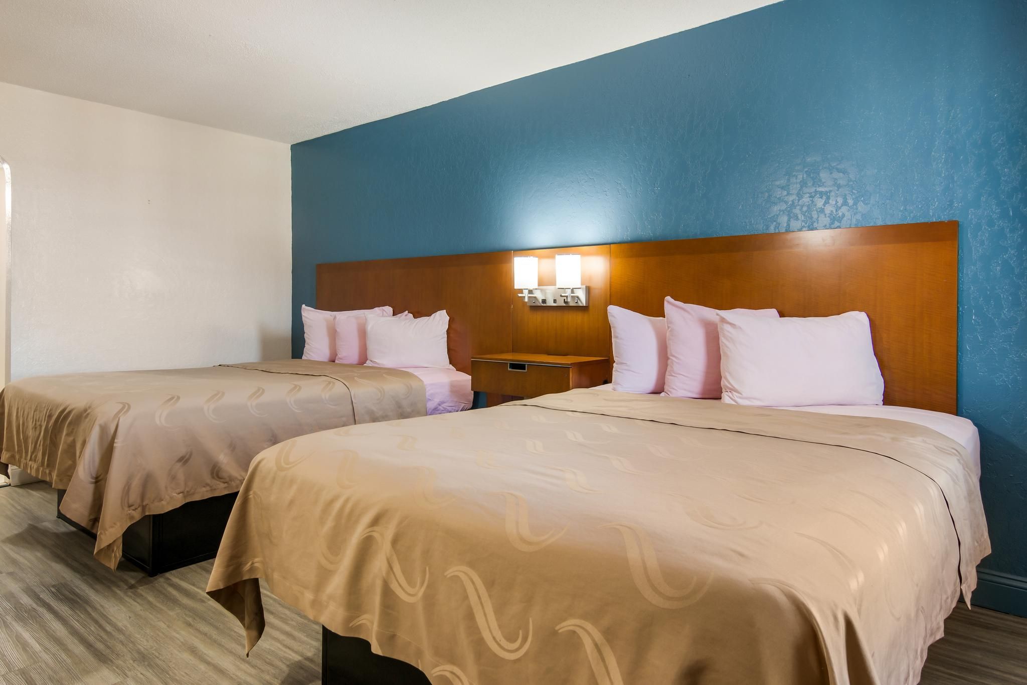 2 Queen Beds Smoking