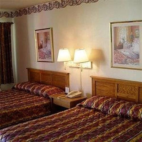 Red Carpet Inn Starke Double Room with Two Double Beds - Non-Smoking 3