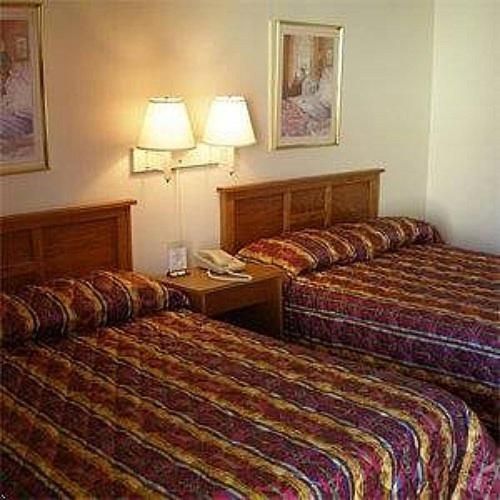 Red Carpet Inn Starke Double Room with Two Double Beds - Non-Smoking 2
