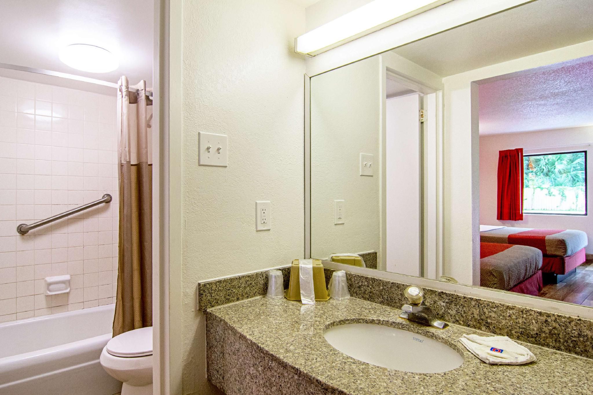 2 Queen Beds | Non-Smoking