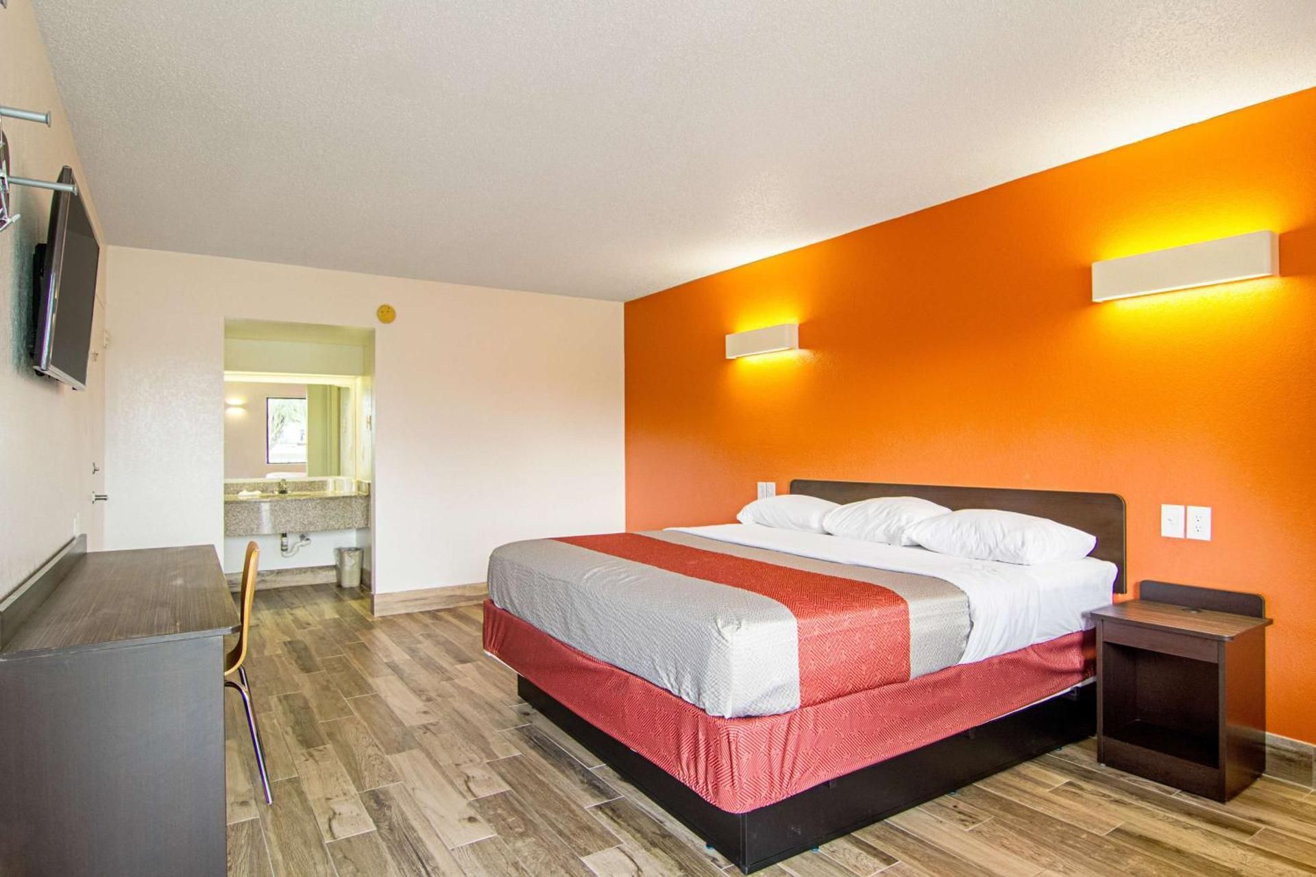 Motel 6 Starke, FL Standard King Room - Smoking 2