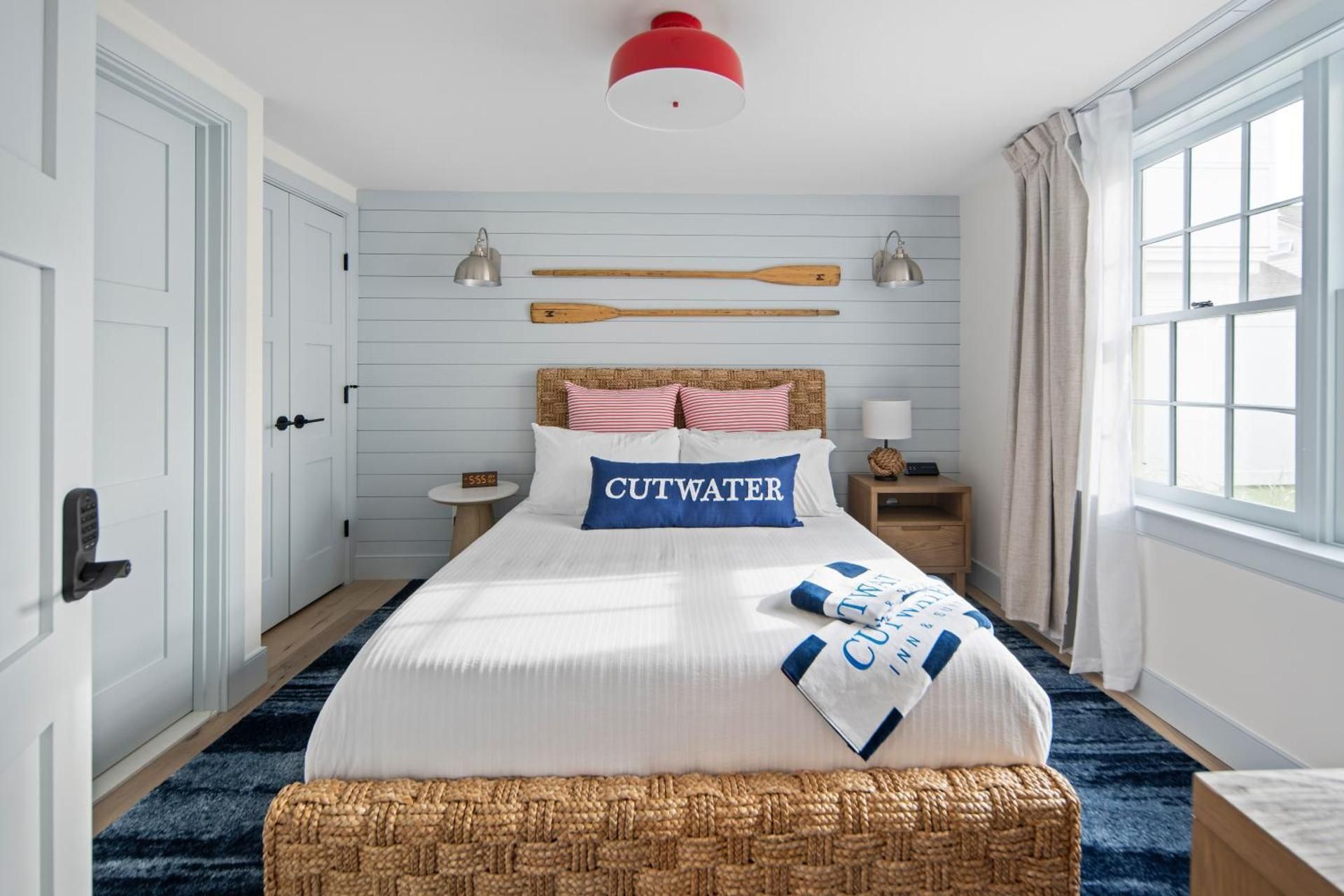 Cutwater Inn & Suites Deluxe Queen Suite