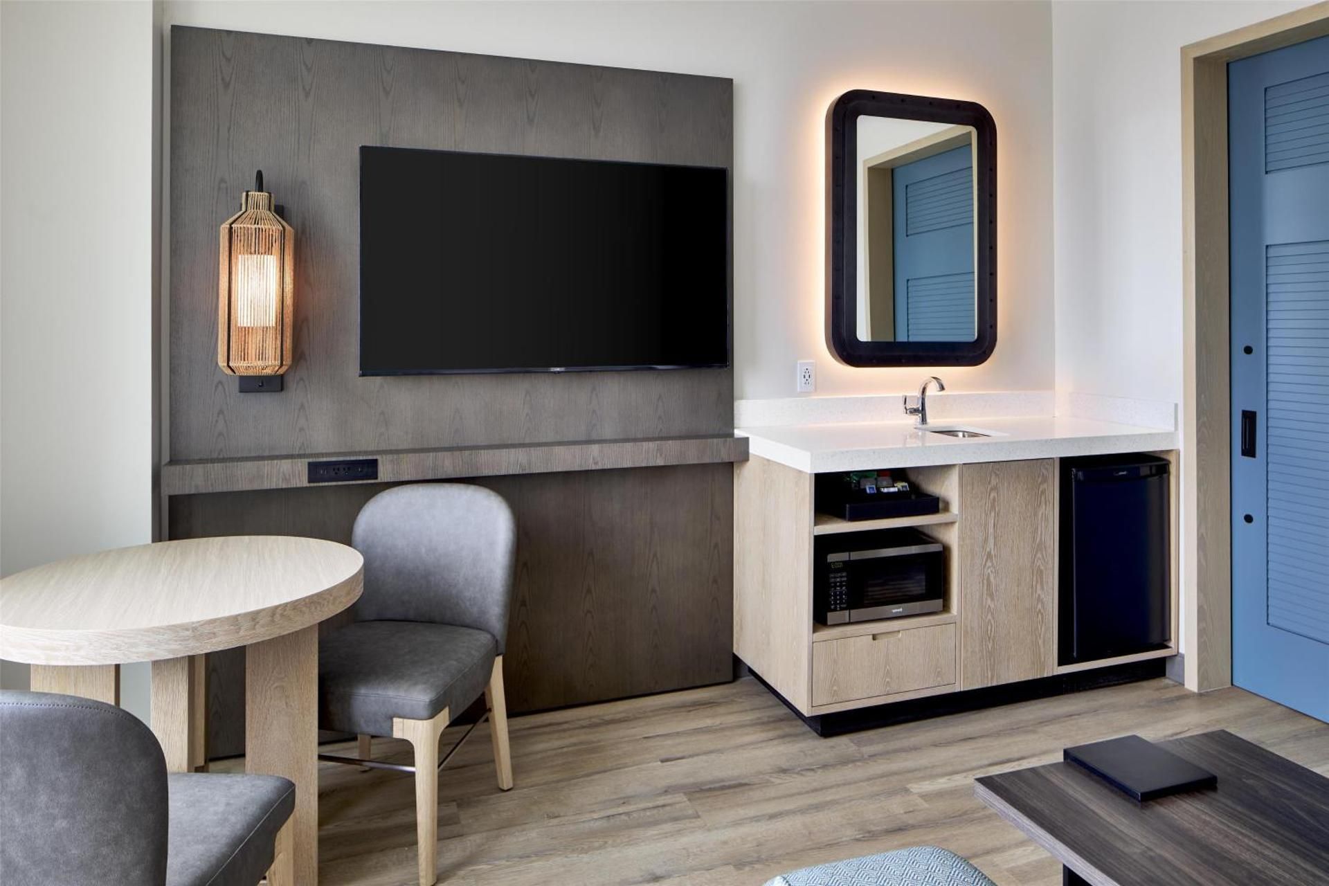 Embassy Suites by Hilton Gulf Shores Beach Resort 1 King Suite 3