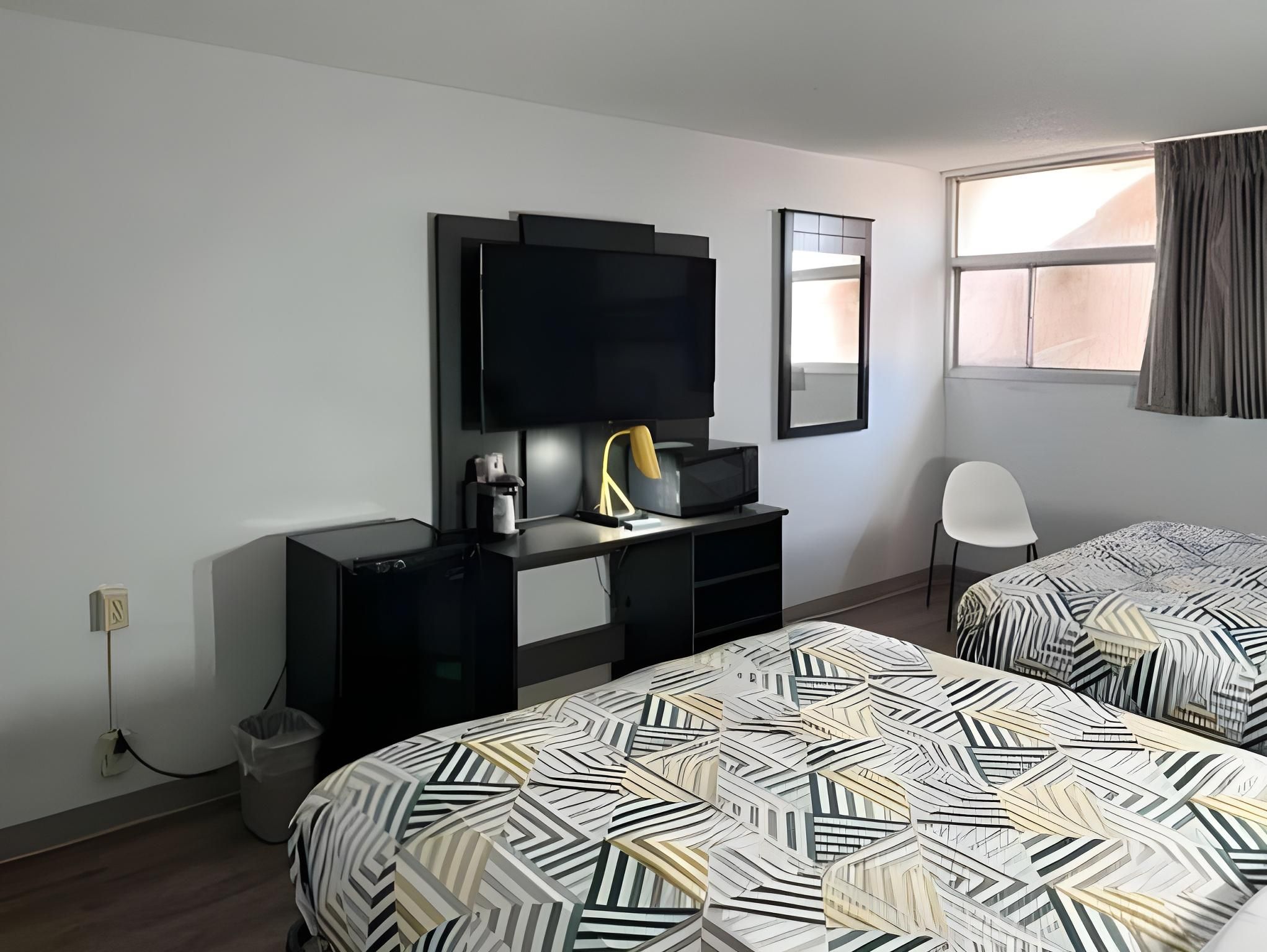 Motel 6 Pecos, TX 2 Queen Beds | Non-Smoking, Micfridge 2