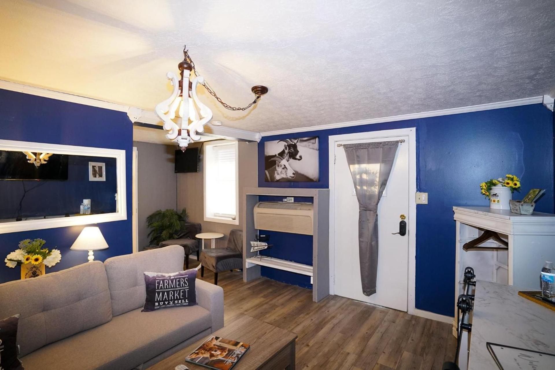 Deluxe King Suite