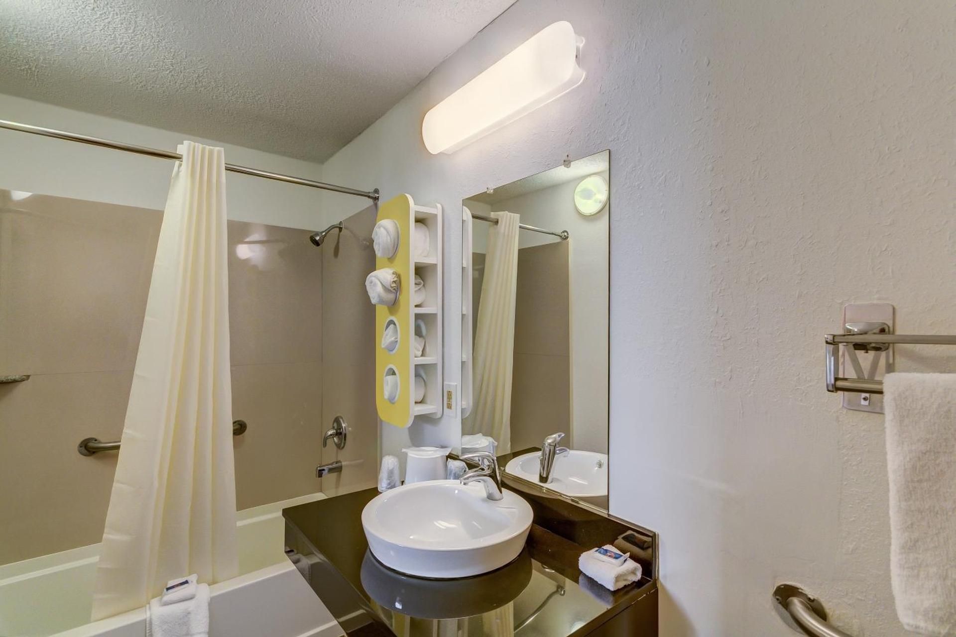 King Room - Disability Access - Non-Smoking