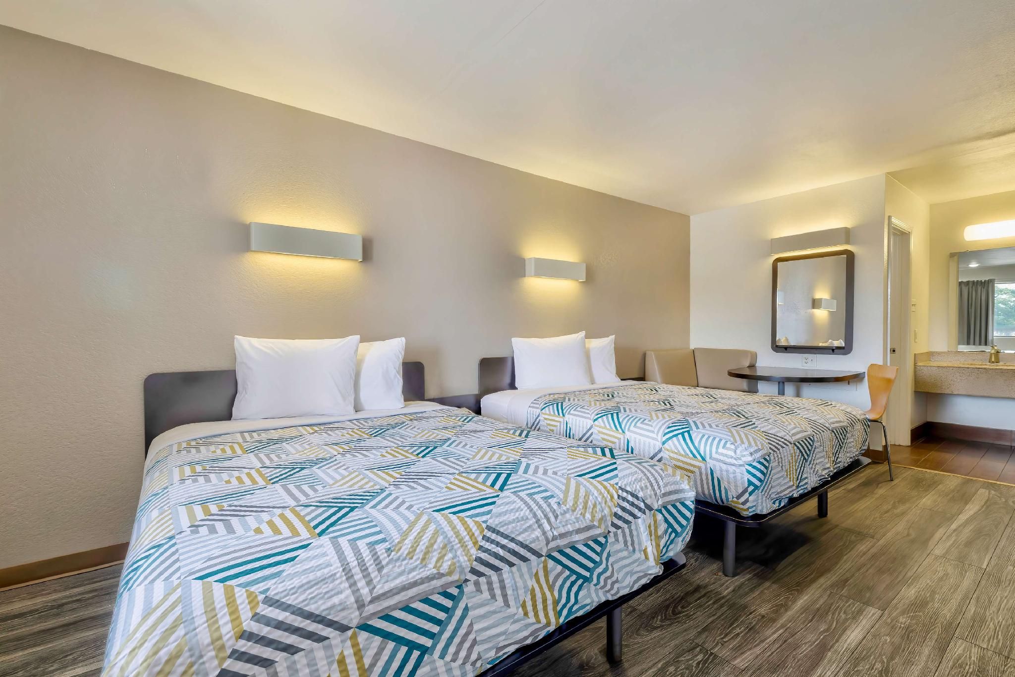 2 Queen Beds | Non-Smoking
