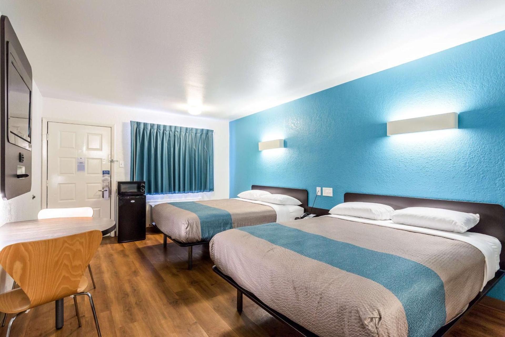 Queen Room with Two Queen Beds - Smoking