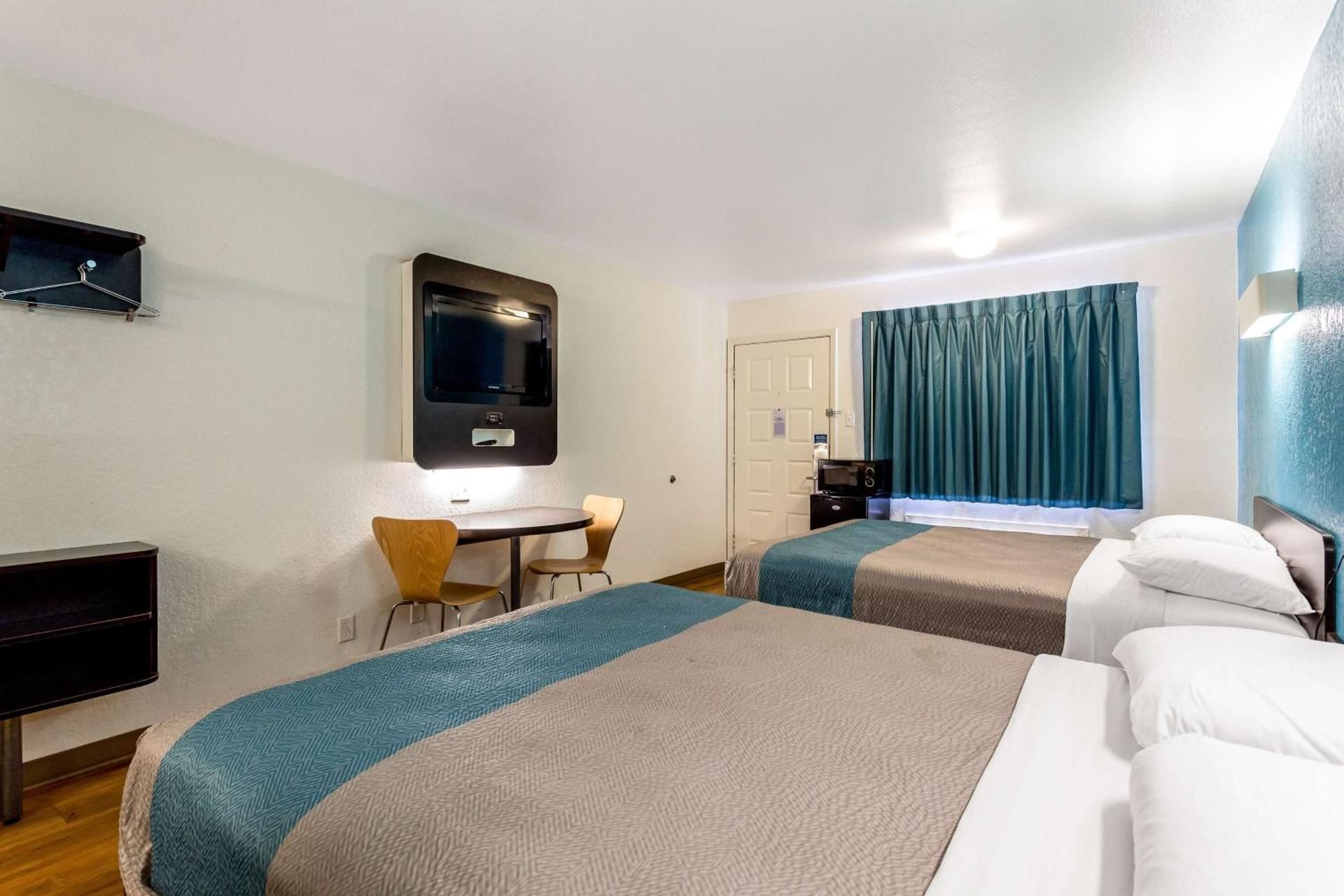 Queen Room with Two Queen Beds - Smoking