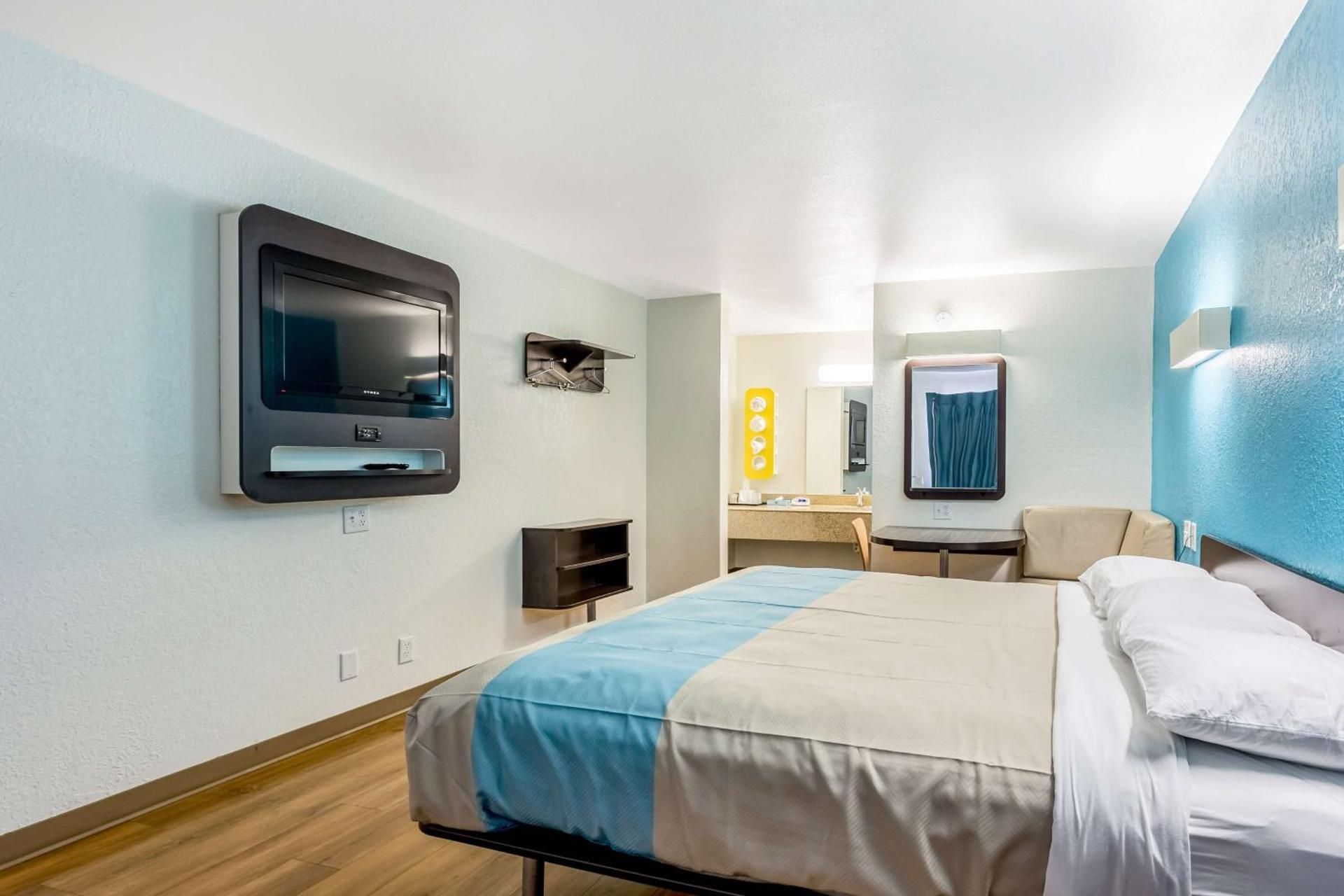 King Room - Disability Access - Non-Smoking