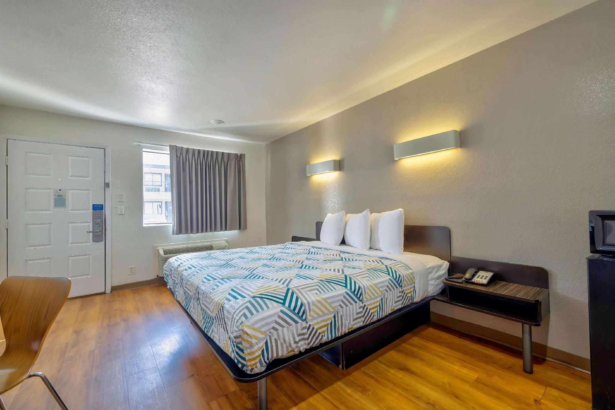 1 Full Bed | Mobility Access Tub, Nsmk
