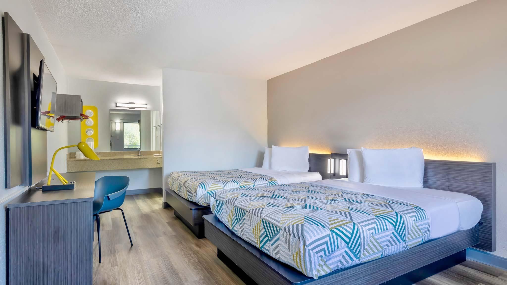 2 Full Beds Non-Smoking