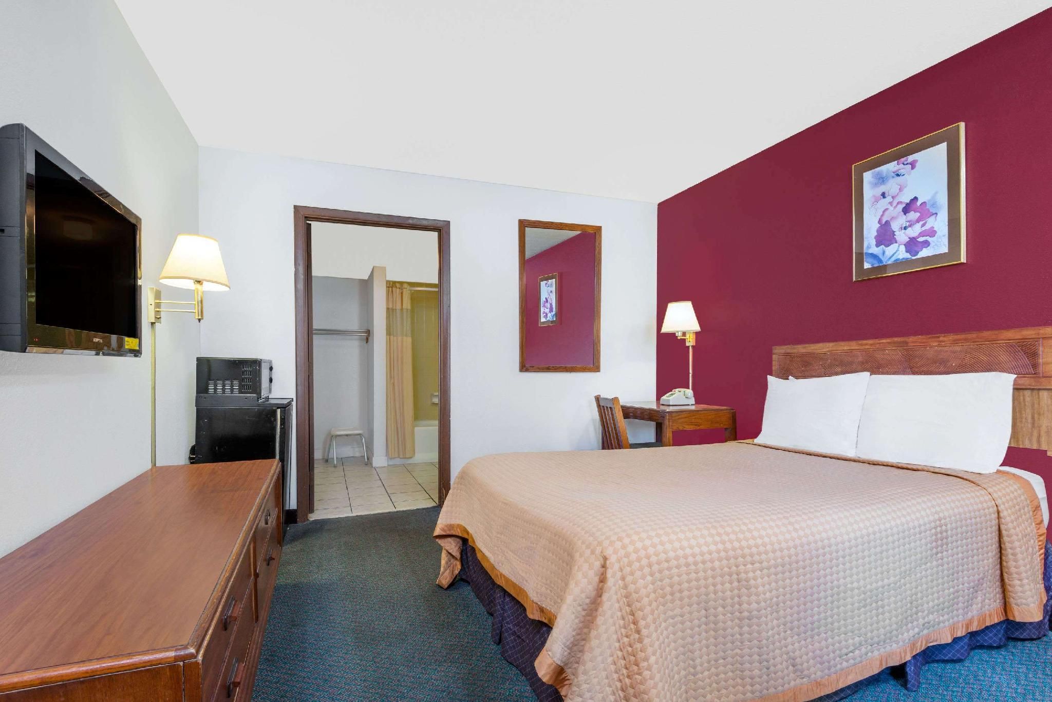 1 Double Bed Accessible Non-Smoking