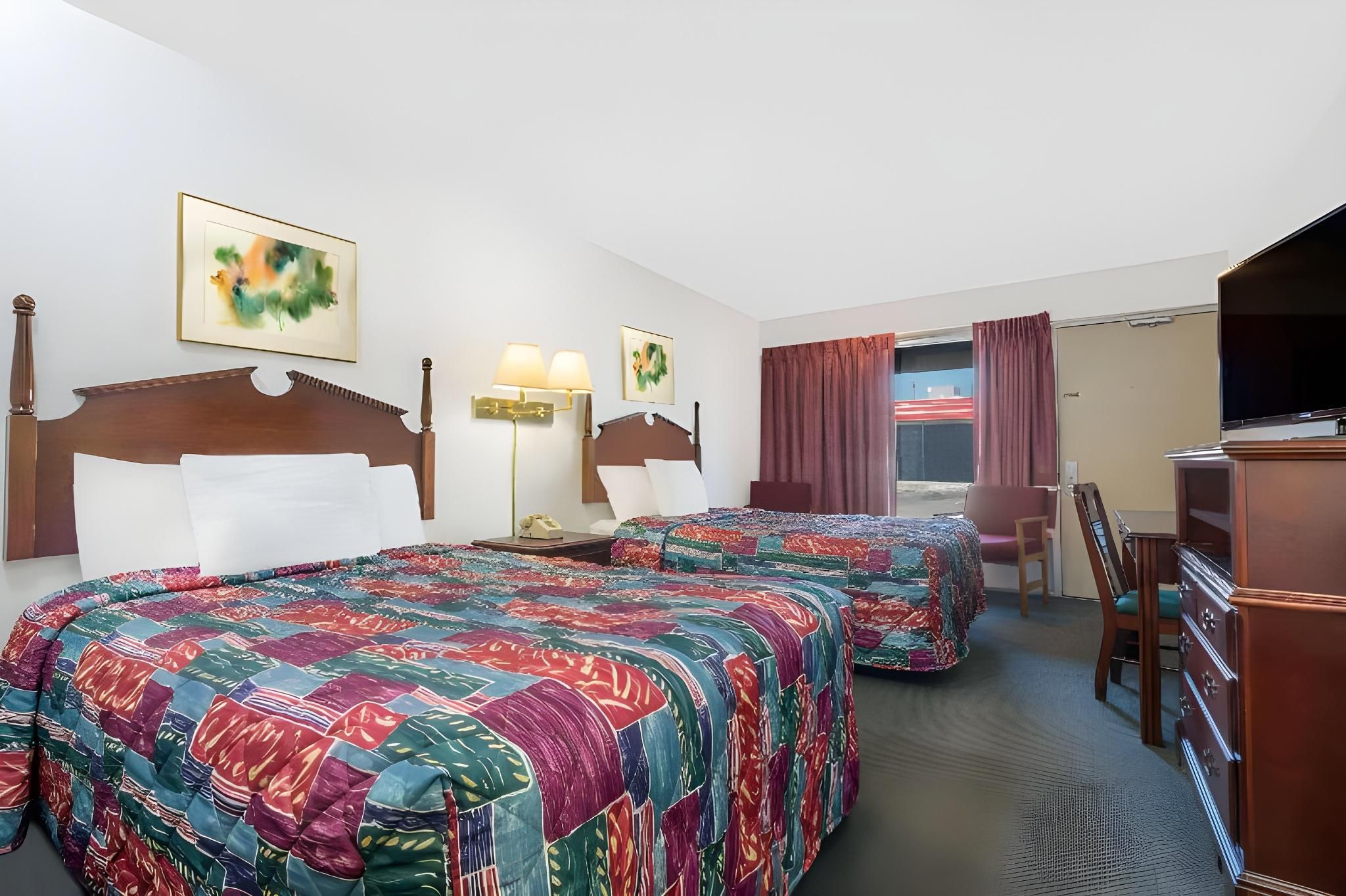 2 Queen Beds, Suite, Non-Smoking