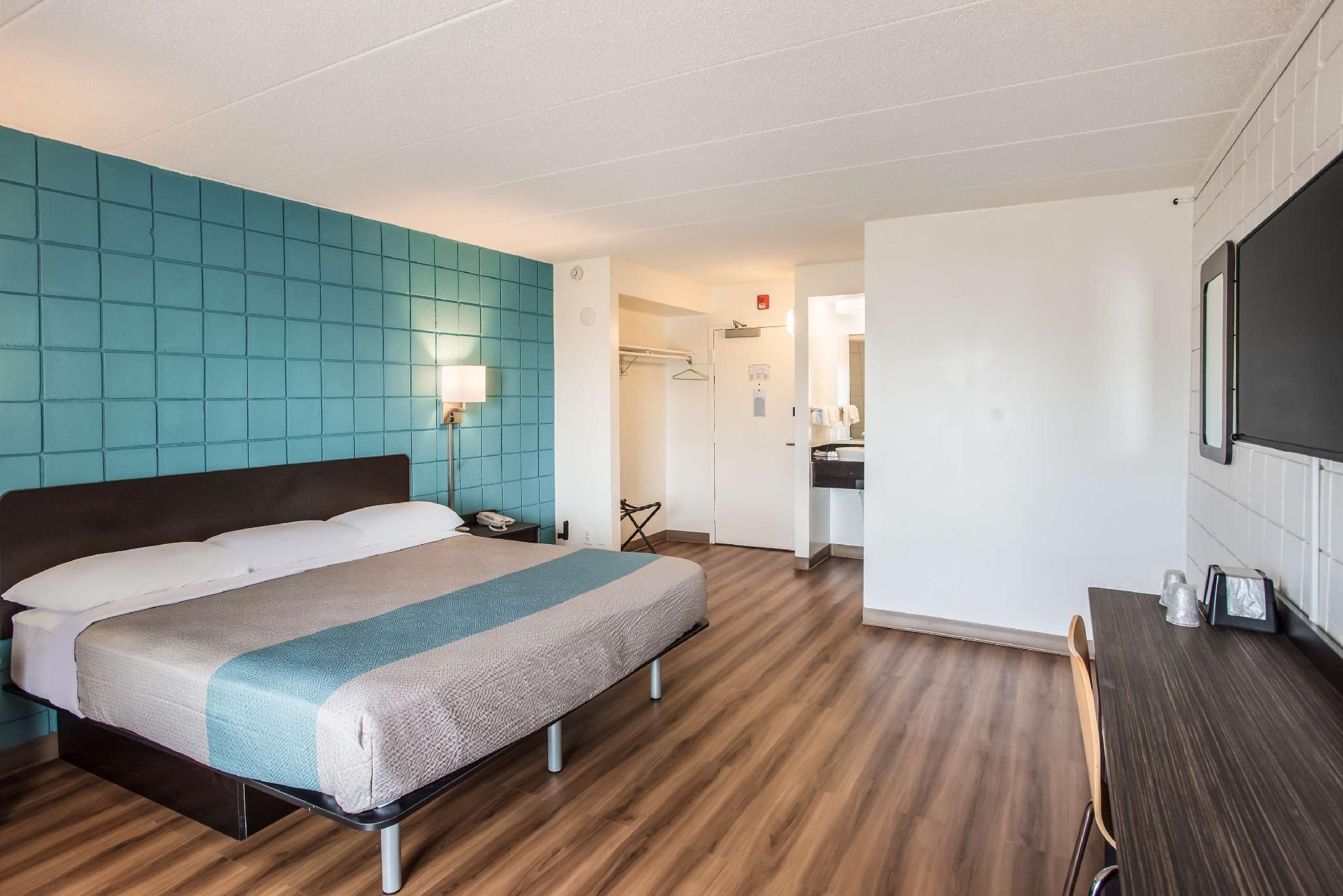 Motel 6 Somers Point, NJ - Ocean City - Wild Wood Beach 1 King Bed | Non-Smoking