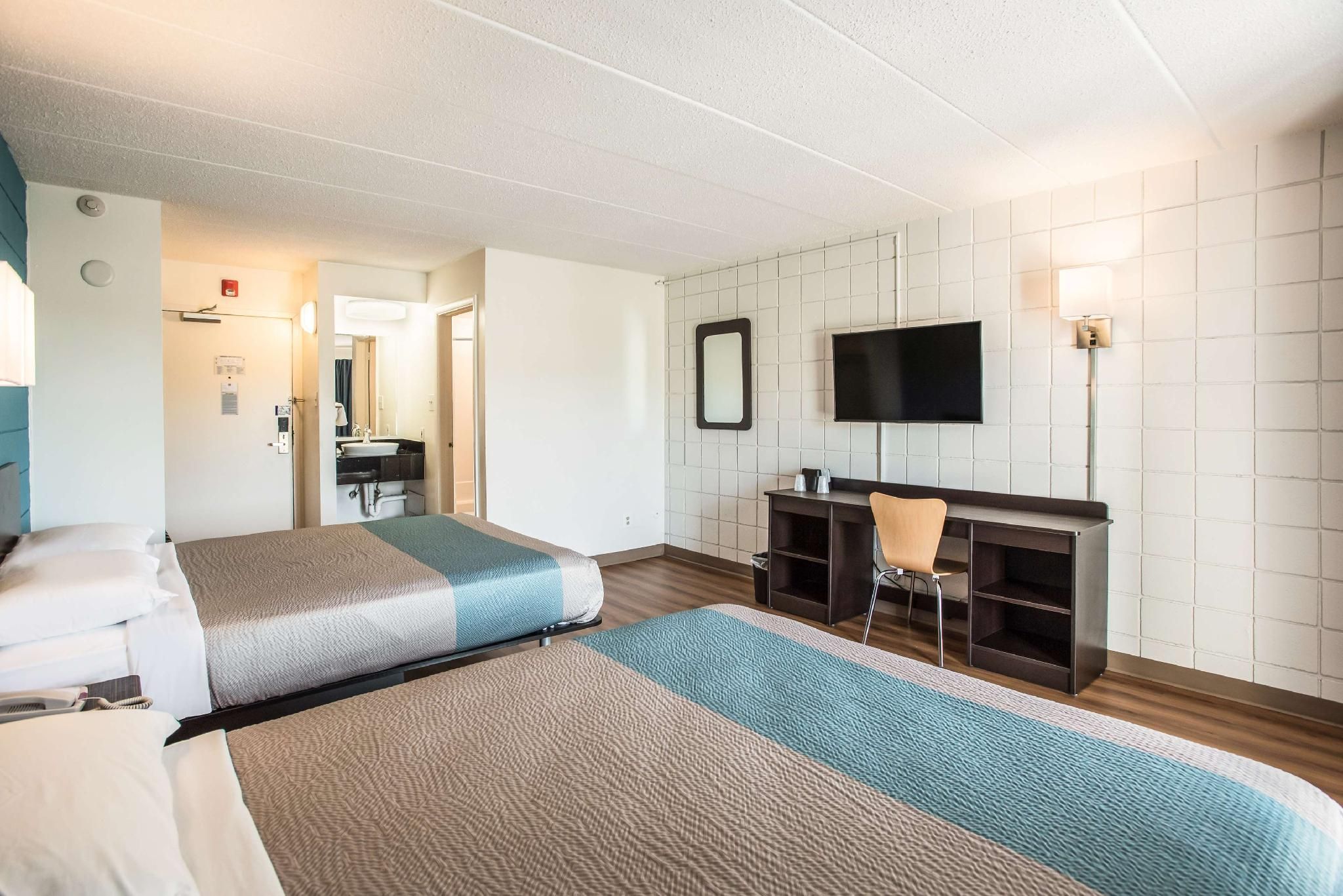 2 Queen Beds | Non-Smoking