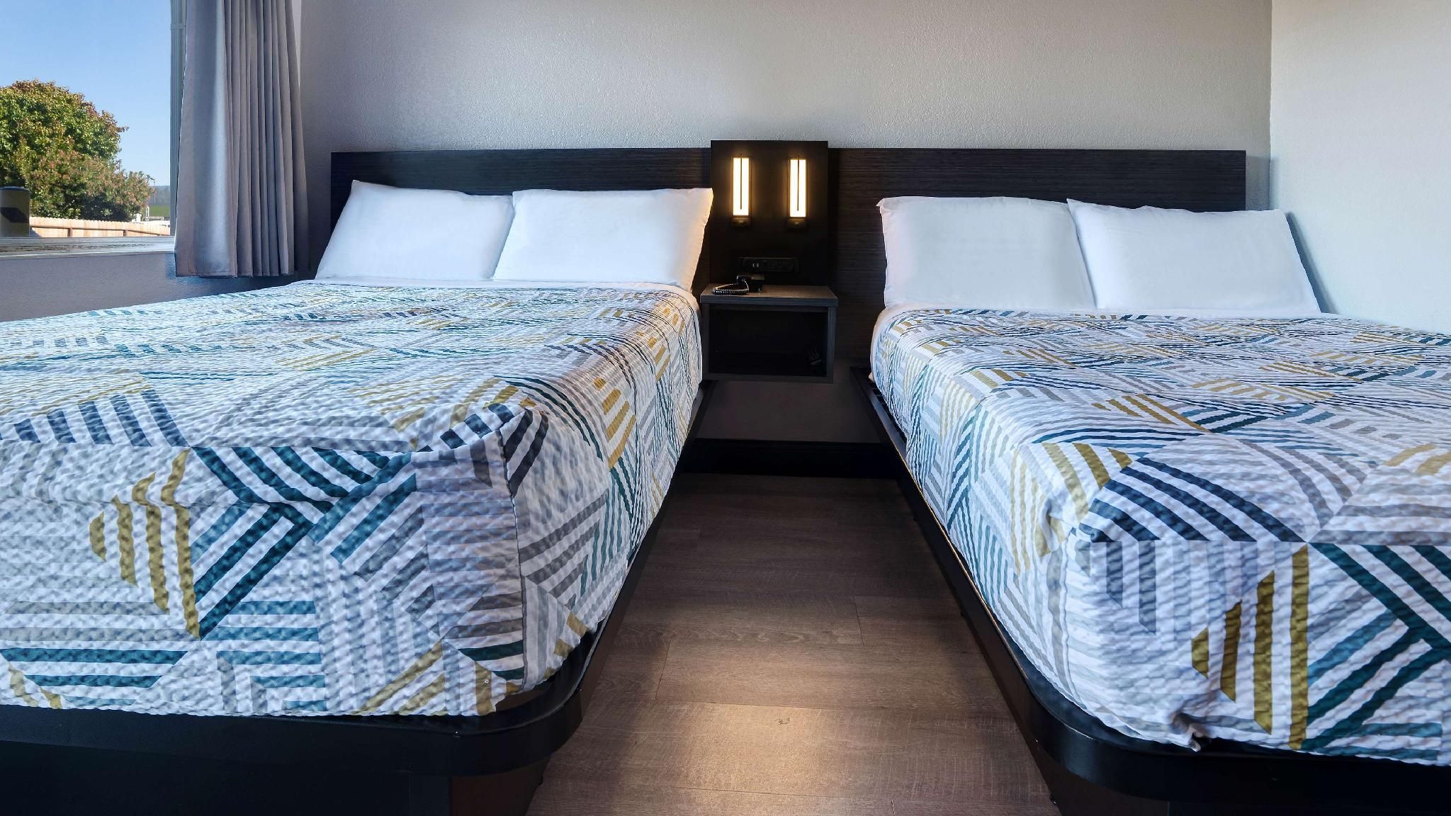 2 Full Beds | Micfridge