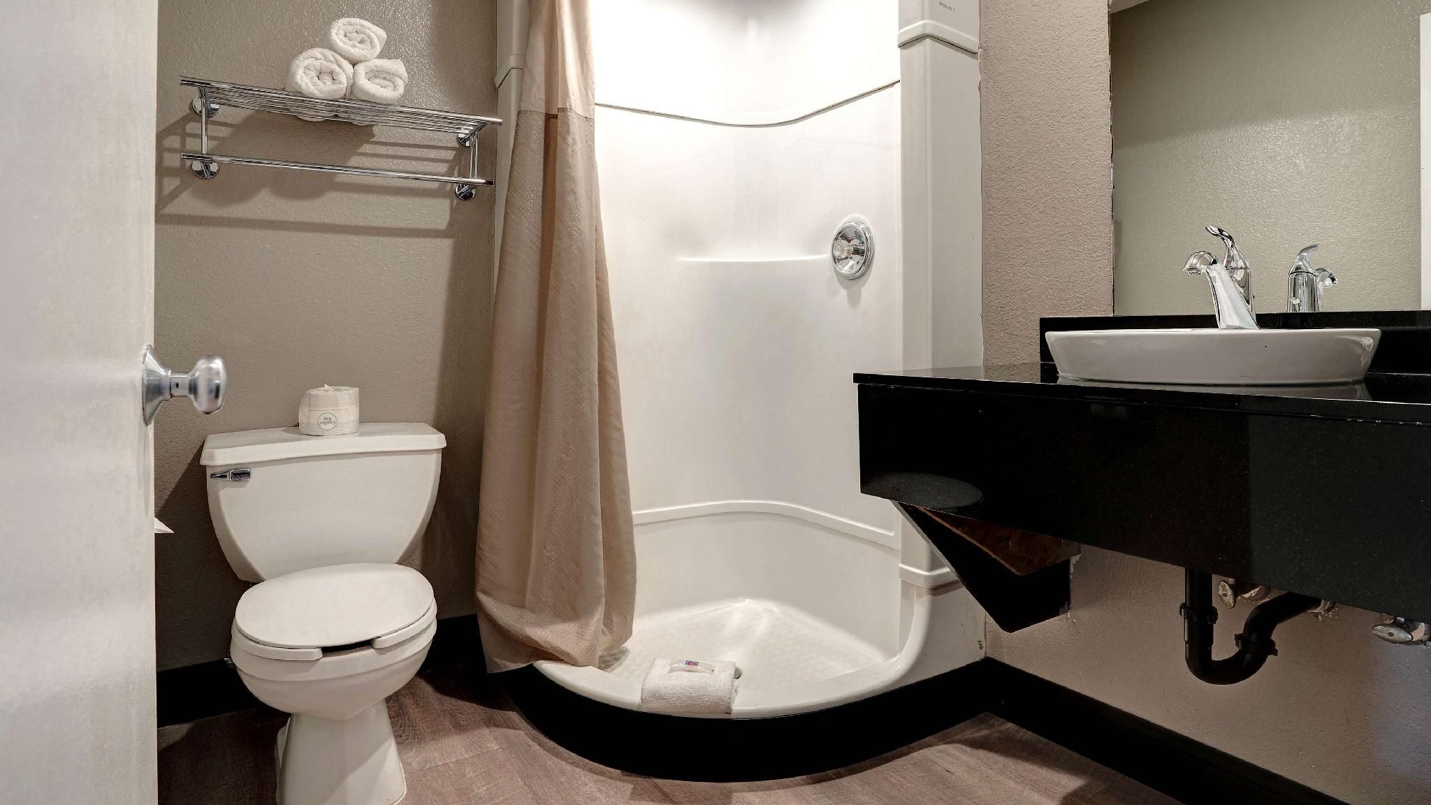 2 Full Beds | Micfridge