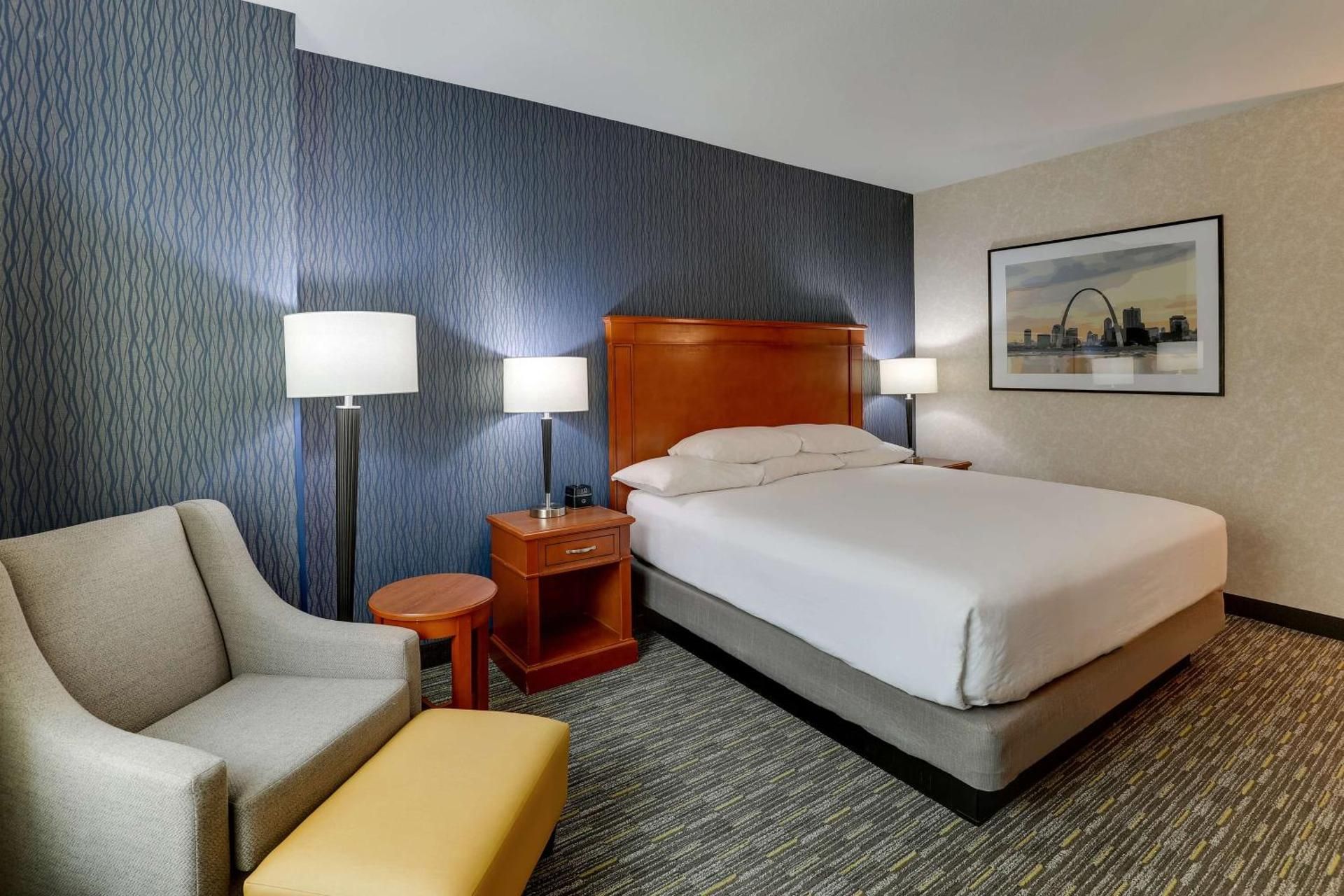 Deluxe King Meeting Room, 2 Rooms - Accessible , Tub