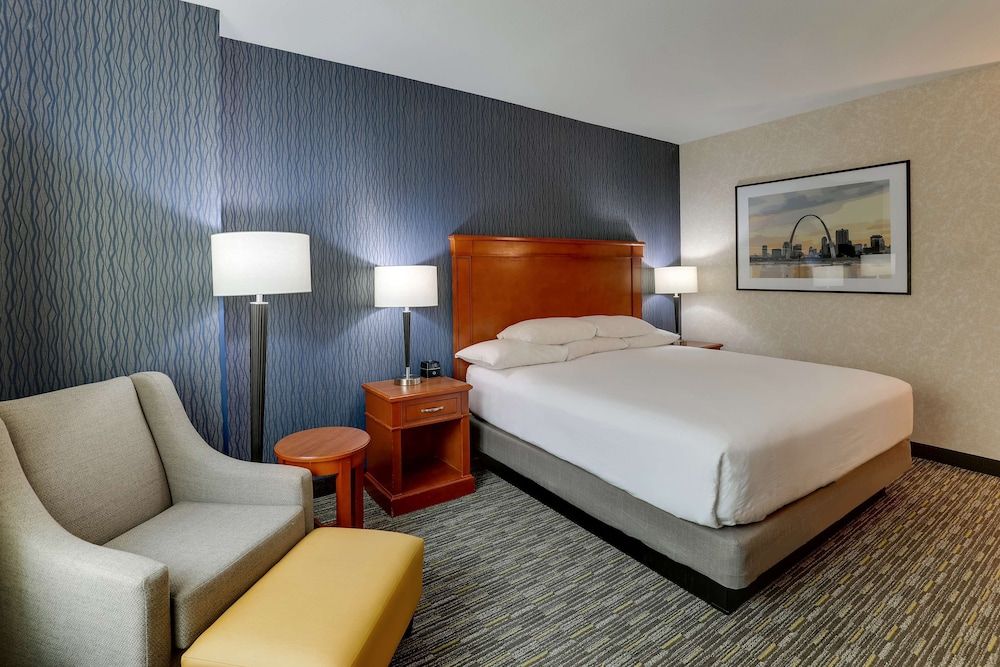 Drury Inn & Suites St. Louis Arnold Room, 1 King Bed (Upper Floor)