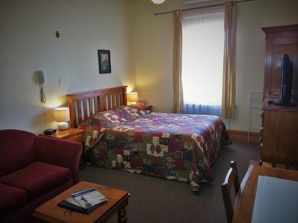 Deluxe Double Room, 1 Queen Bed, Patio, Courtyard View