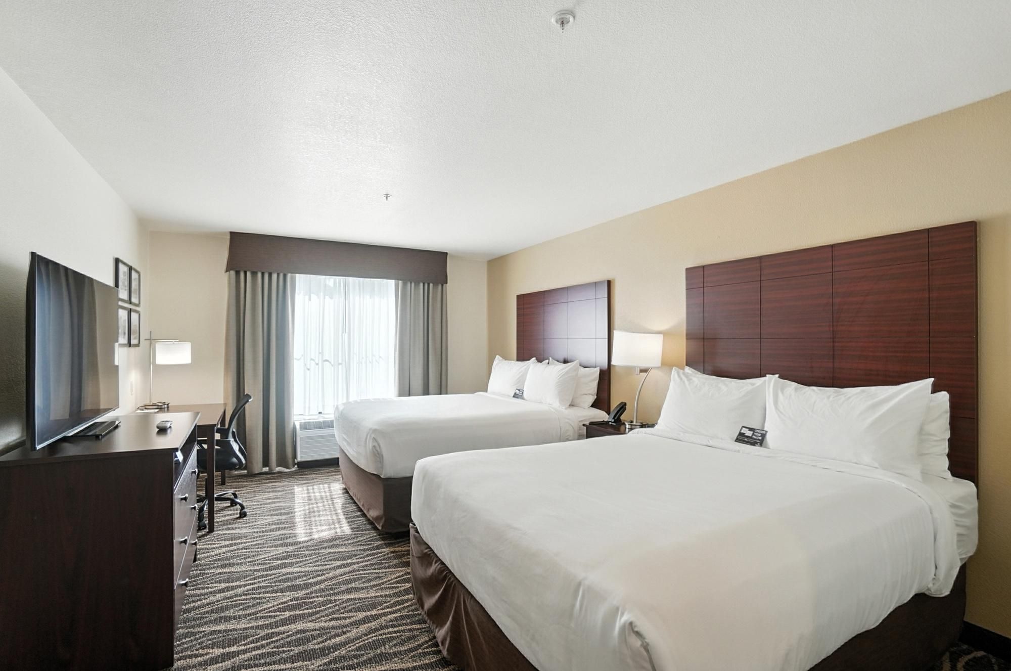 Two Queen Guestroom Non-Smoking