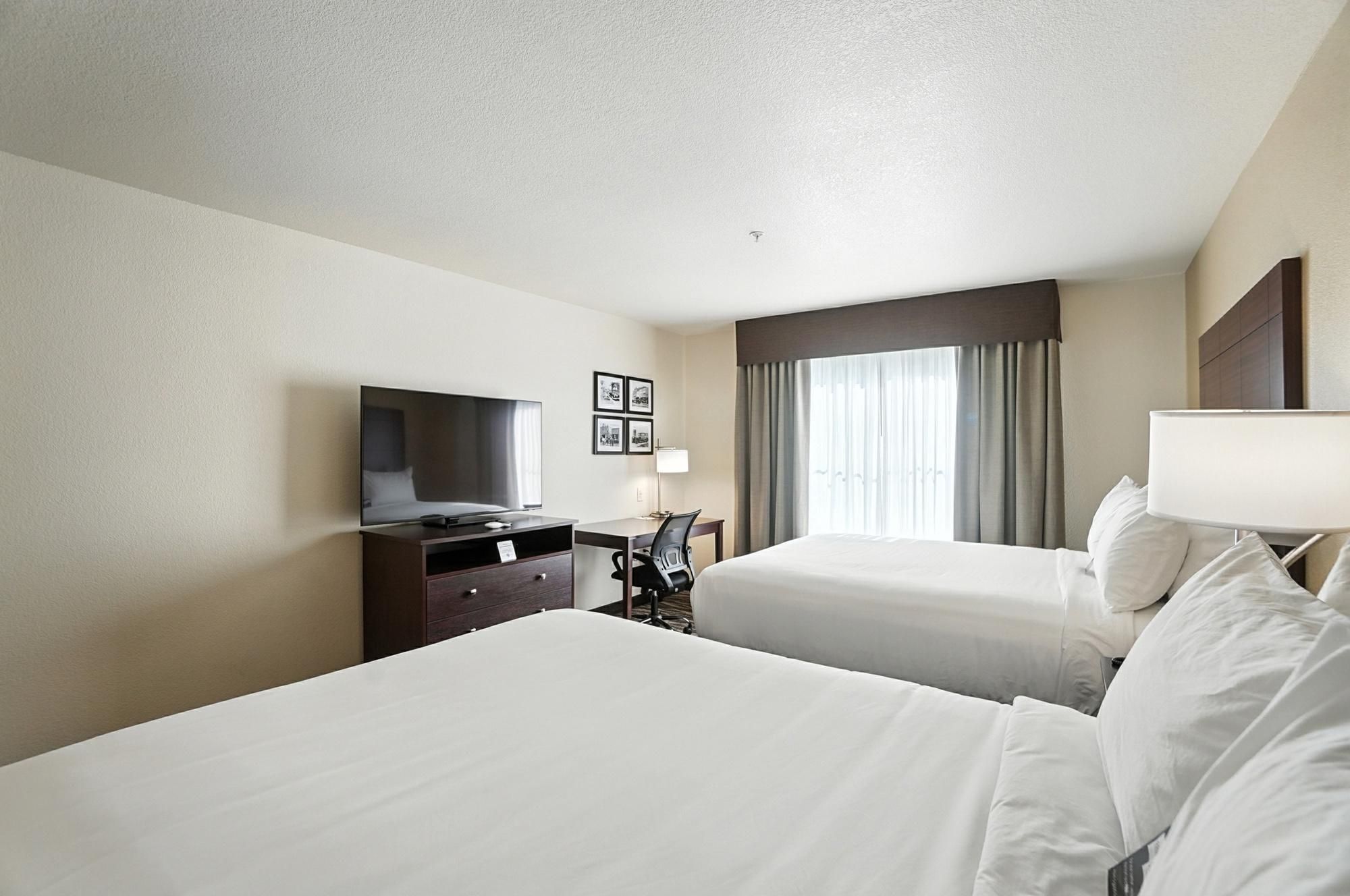 Two Queen Guestroom Non-Smoking